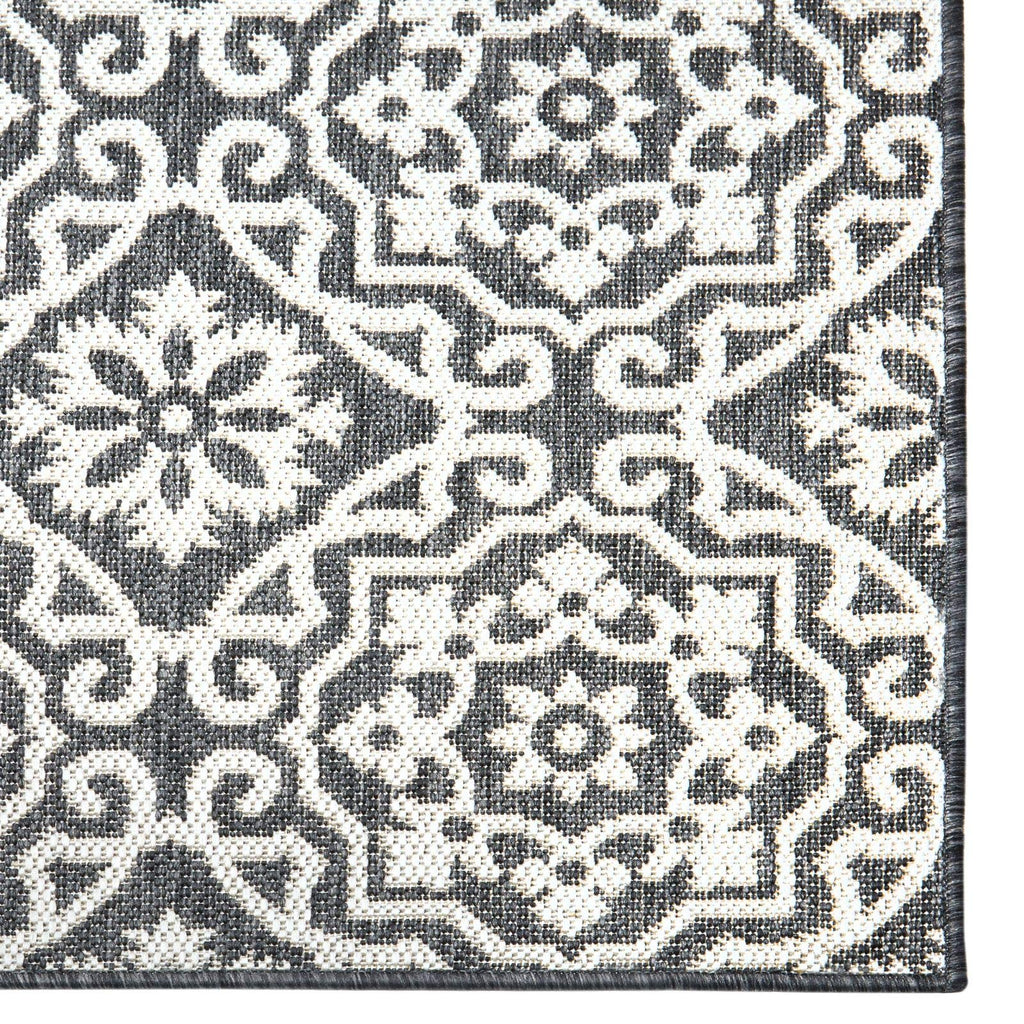 Nicole Miller New York Patio Country Danica Transitional Geometric Indoor/Outdoor Area Rug, Black/Grey, 5'2'X7'2'