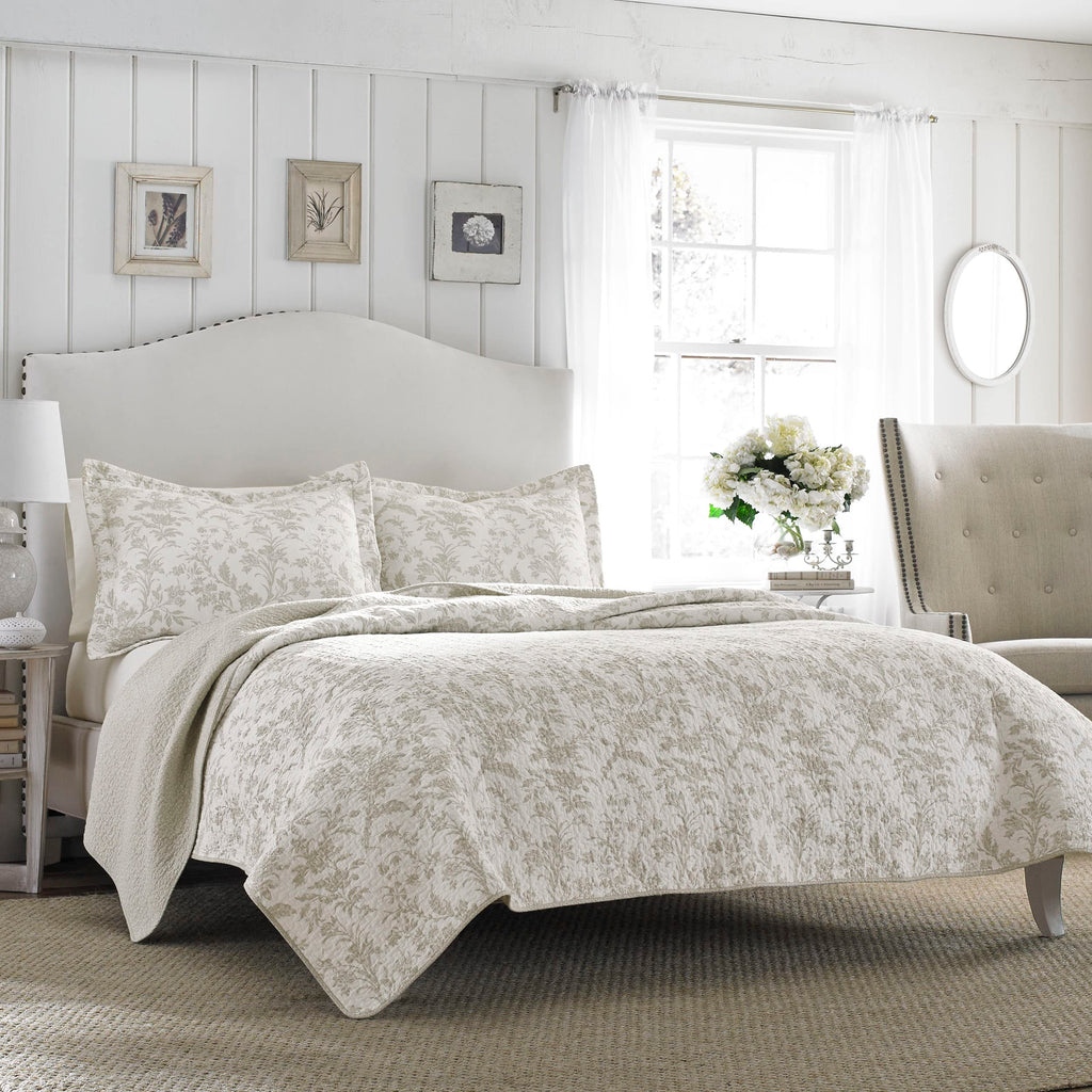 Laura Ashley Home - King Quilt Set, Cotton Reversible Bedding With Matching Shams, Home Decor For All Seasons (Amberley Biscuit,