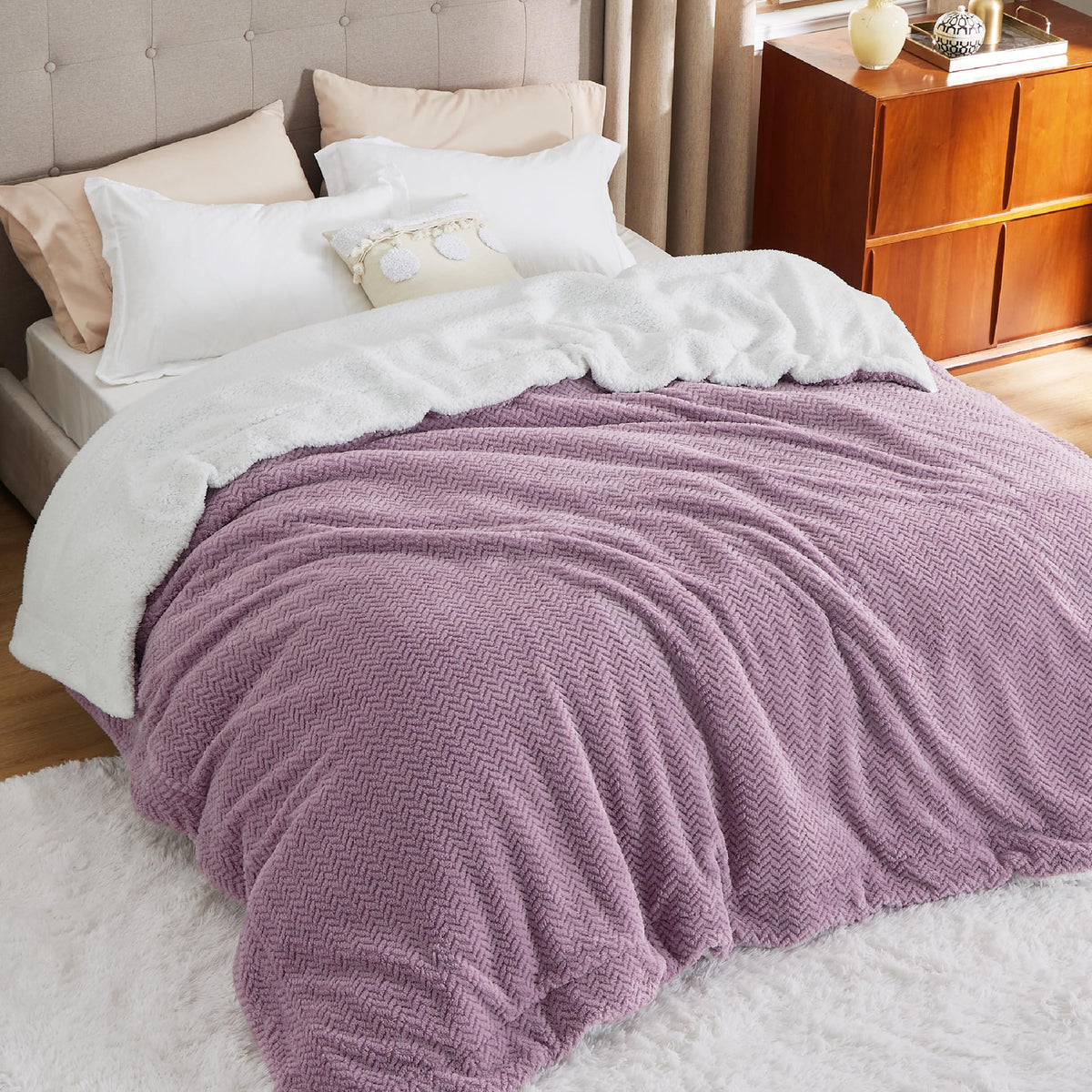 Bedsure Sherpa Blanket Queen Size for Bed - Herringbone Fleece Thick Warm Blanket for Winter, Fuzzy Soft Cozy Gift Blanket for W