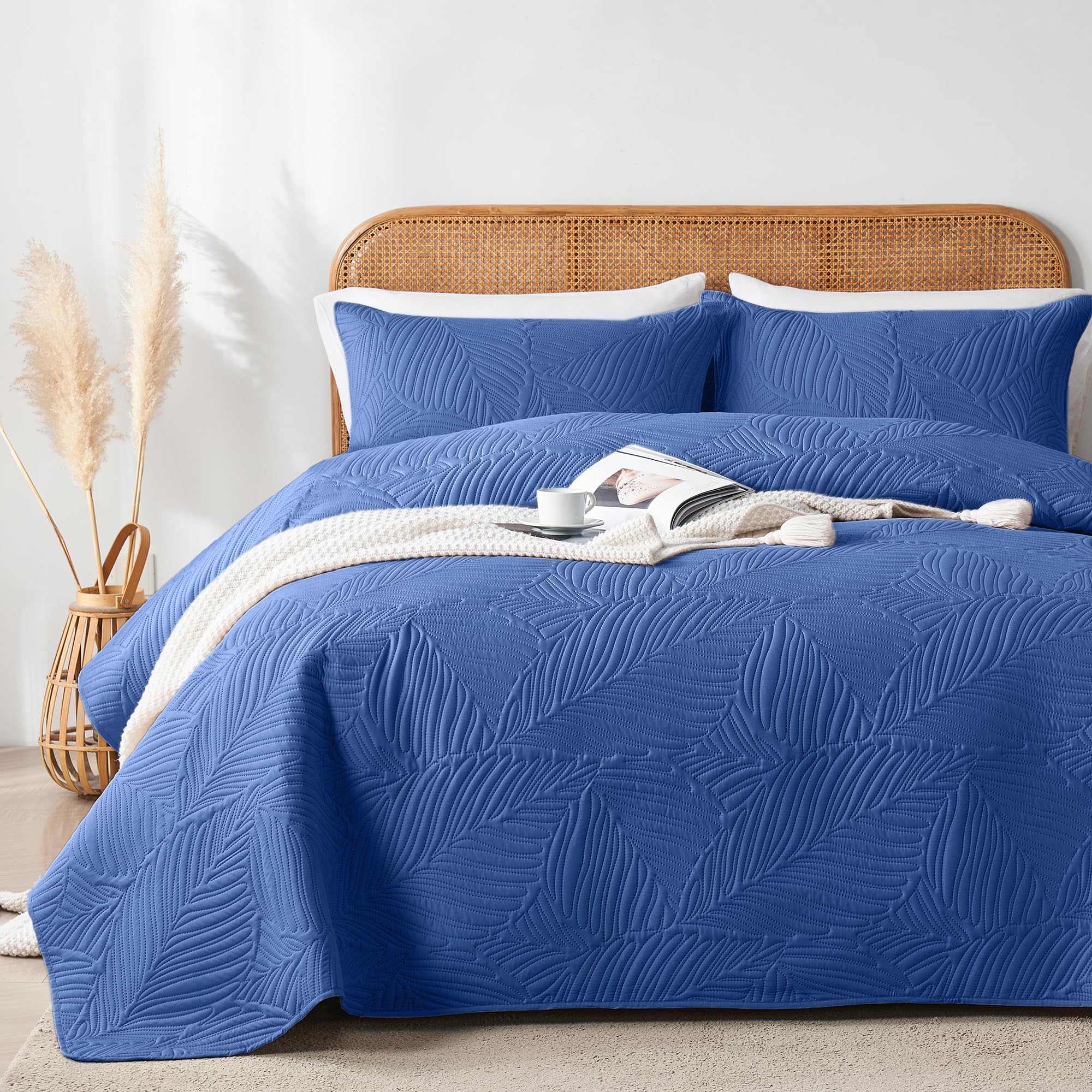 Oarage King Quilt Bedding Set Lightweight Soft Dark Blue Bedspread Coverlet With Leaf Pattern,Ultrasonic Microfiber Bed Cover Se