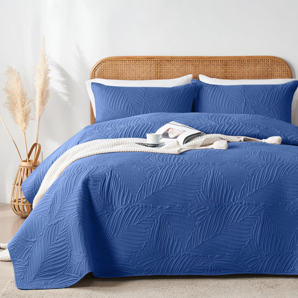 Oarage Queen Quilt Bedding Set Soft Lightweight Dark Blue Bedspread With Leaf Pattern,Ultrasonic Microfiber Bed Coverlet Full Si