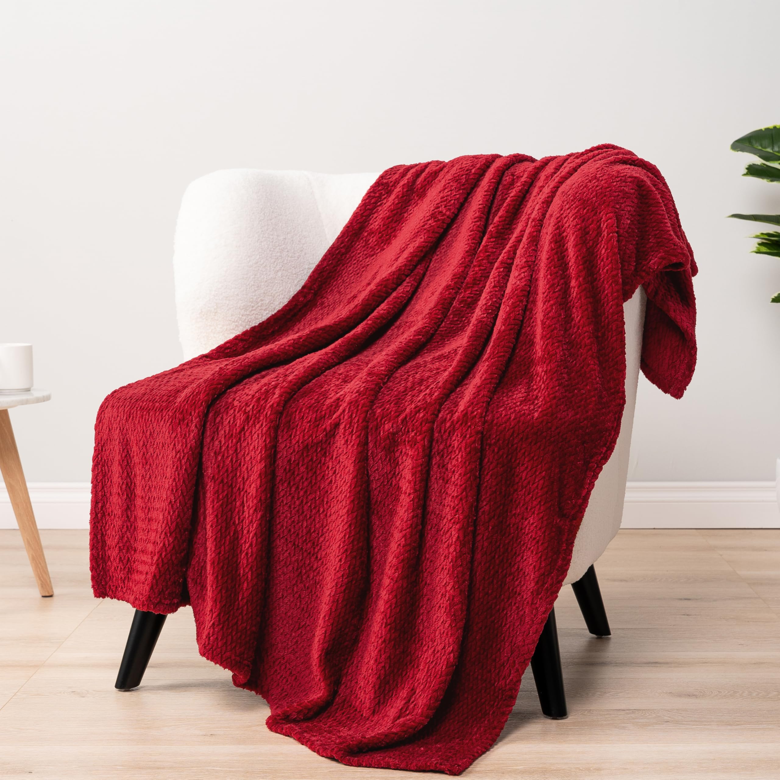 Pavilia Soft Fleece Burgundy Dark Red Throw Blanket For Couch, Lightweight Plush Warm Blankets For Bed, Fuzzy Cozy Flannel Blank