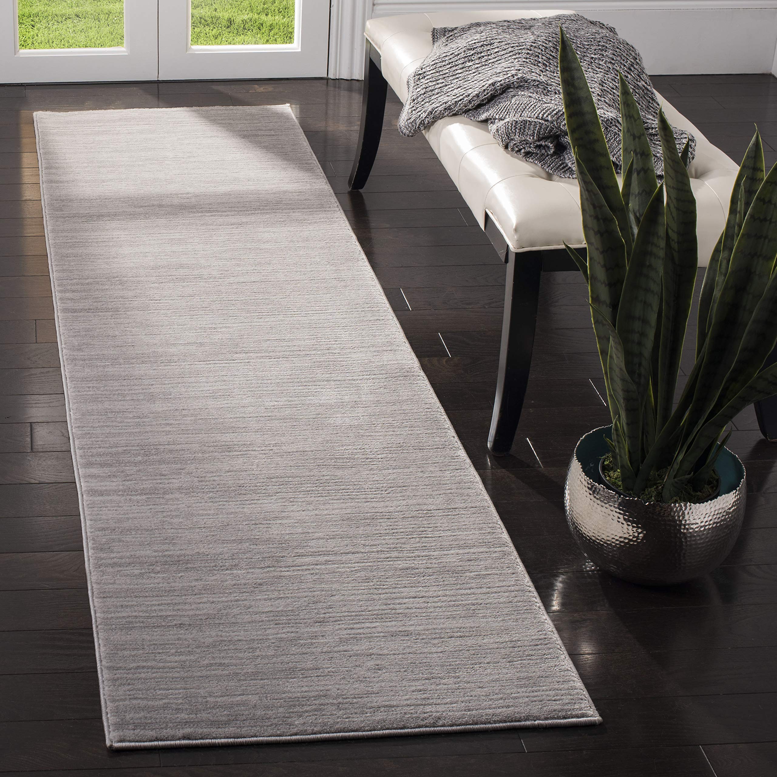 SAFAVIEH Vision Collection Runner Rug - 22 x 14, Silver, Modern Ombre Tonal Chic Design, Non-Shedding & Easy Care, Ideal for H