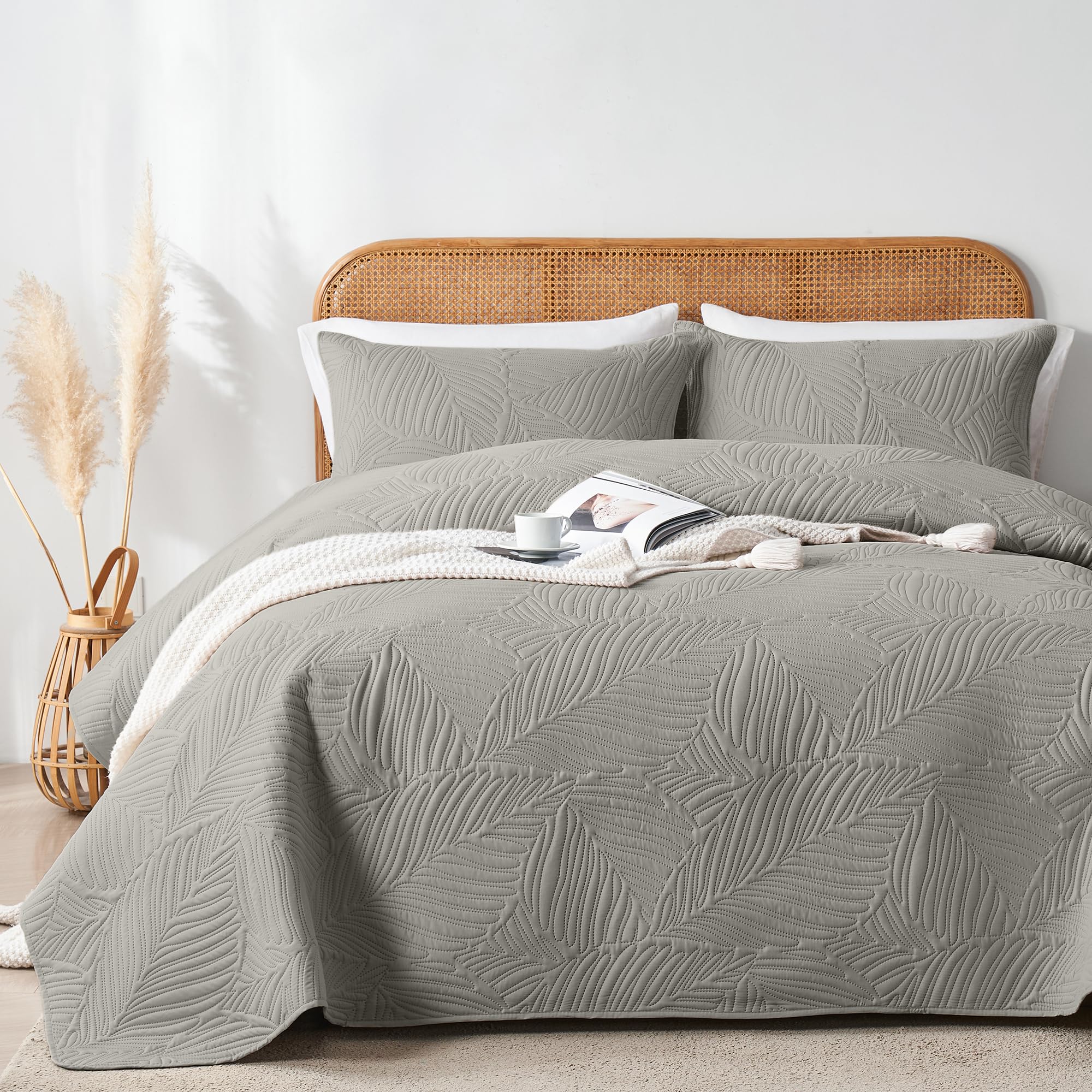 Oarage King Quilt Bedding Set Lightweight Soft Grey Bedspread Coverlet With Leaf Pattern,Ultrasonic Microfiber Bed Cover Set For