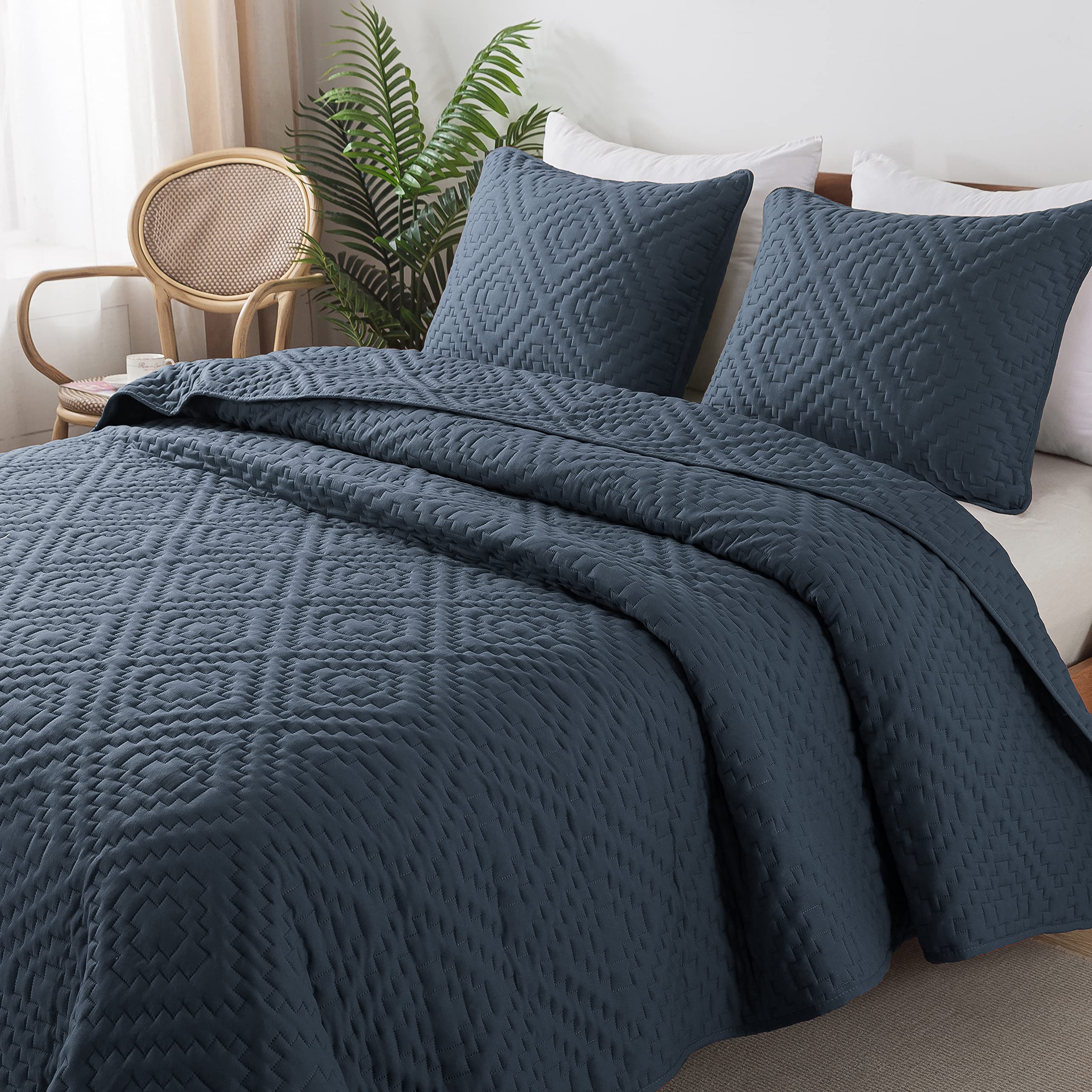 R.Share Oversized California King Size Quilt Bedding Sets With Pillow Shams, Navy Blue Cal King Lightweight Soft Bedspread Cover