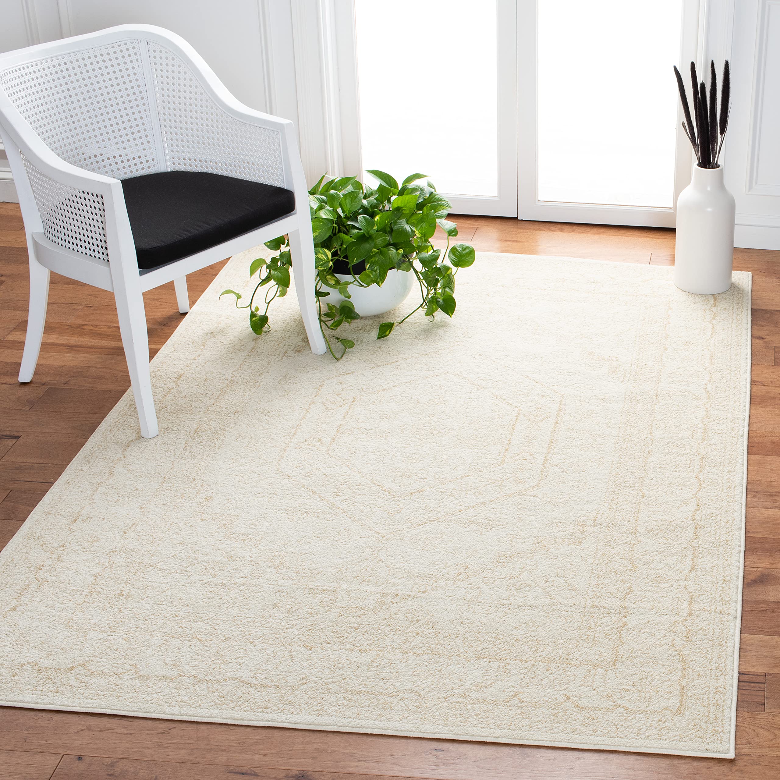 SAFAVIEH Adirondack Collection Area Rug - 51 x 76, Ivory & Beige, Oriental Medallion Design, Non-Shedding & Easy Care, Ideal f