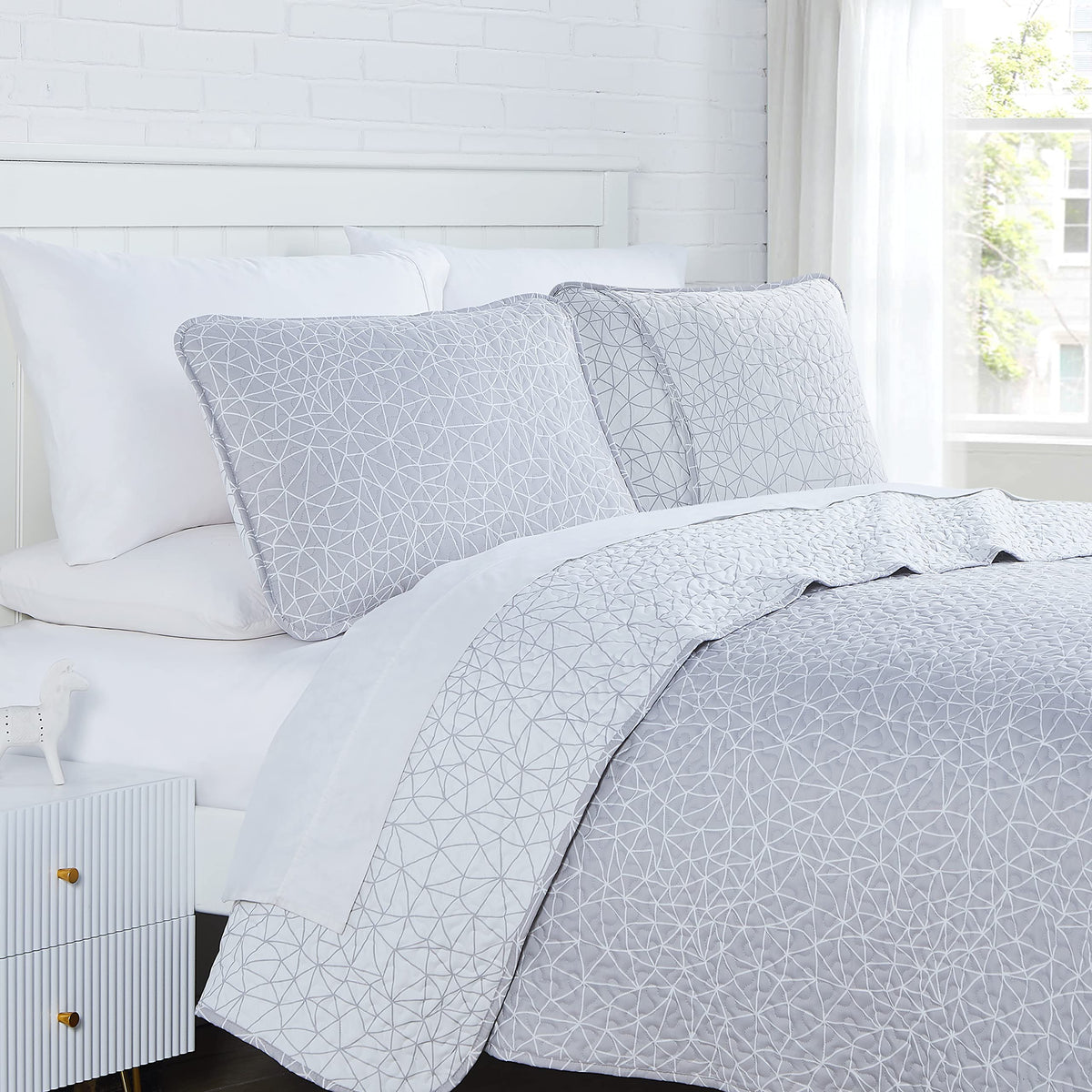 Southshore Fine Living, Inc. Lightweight Quilt Set, Coverlet Bedspread 3-Piece Geometric Bedding Set With Two Matching Shams (10