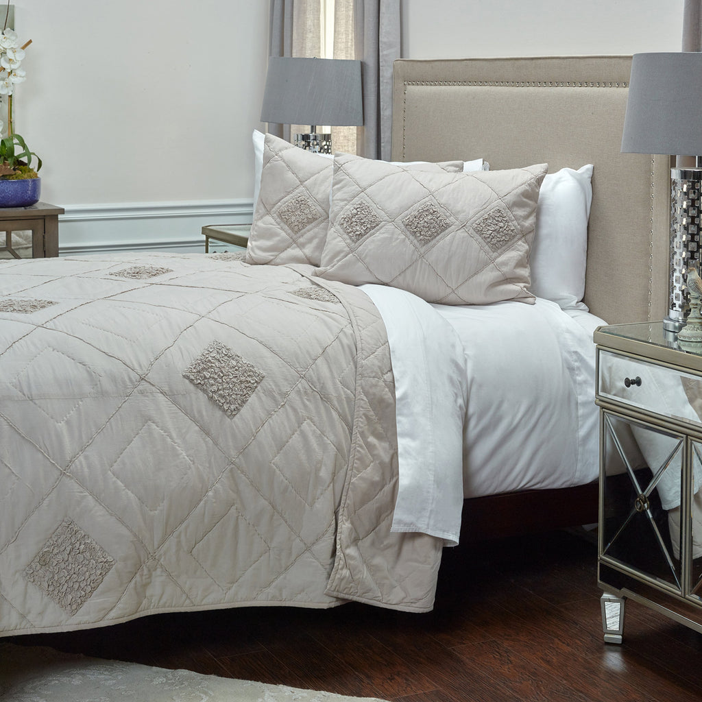 Rizzy Home | BQ4196 | Polyester Quilt | 70"x86" Pink/Brown/Nuetral Diamond Textured