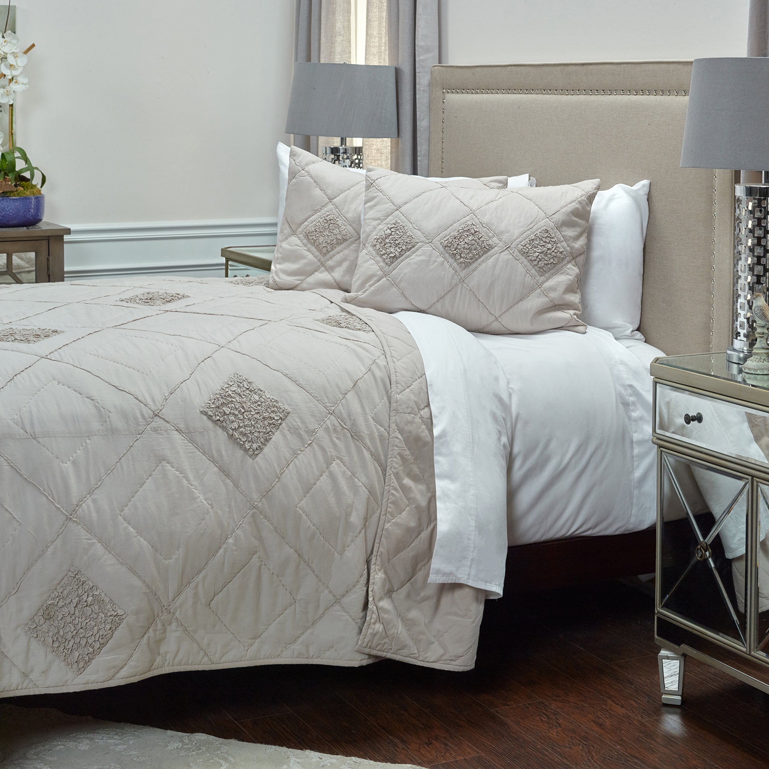 Rizzy Home | BQ4196 | Polyester Quilt | 70"x86" Pink/Brown/Nuetral Diamond Textured