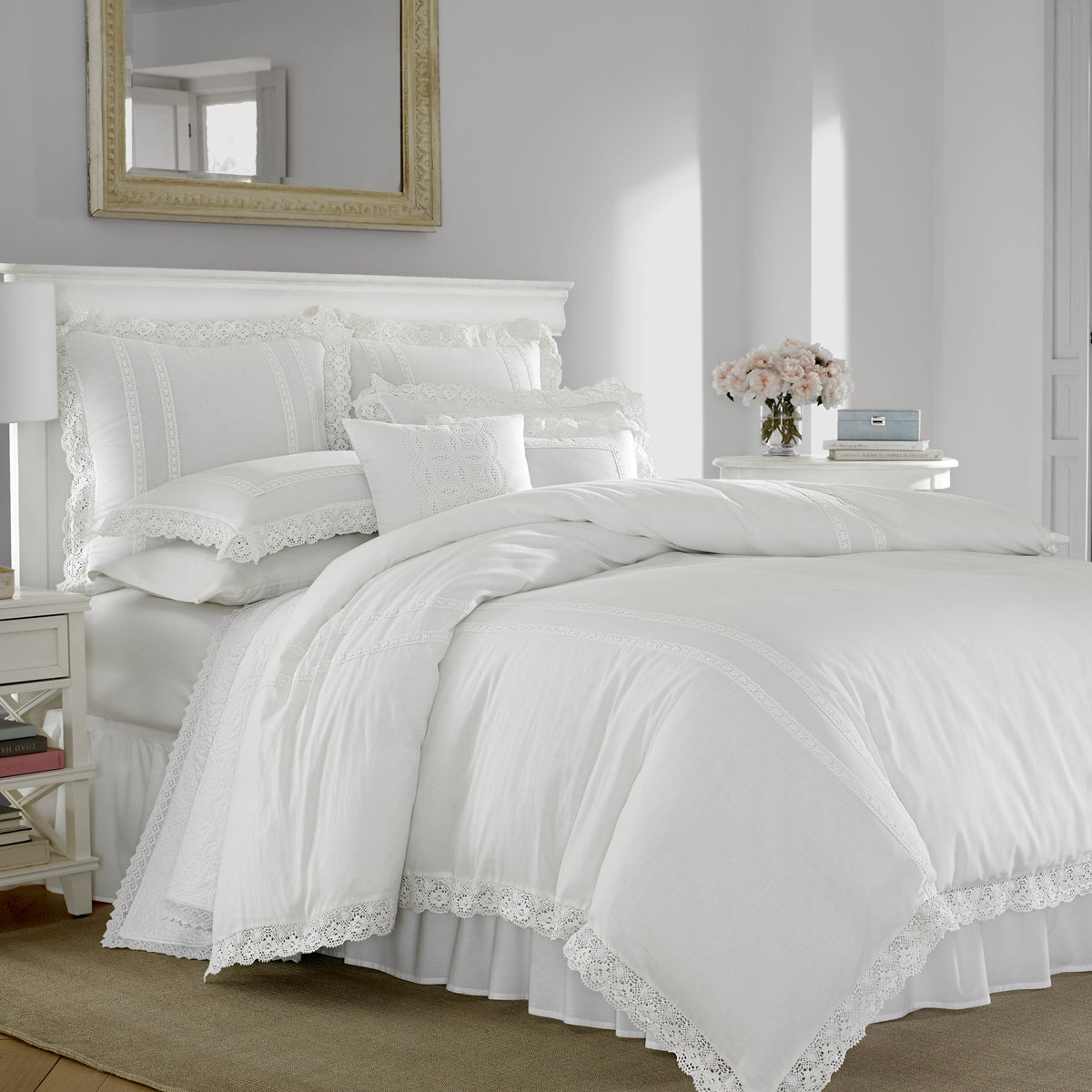 Laura Ashley - Queen Duvet Cover Set, Reversible Cotton Bedding With Matching Shams, Lightweight Home Decor For All Seasons (Ann