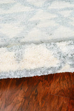 HomeRoots Decor 7'10' x 9'10' Polypropelene Ivory/Grey Area Rug