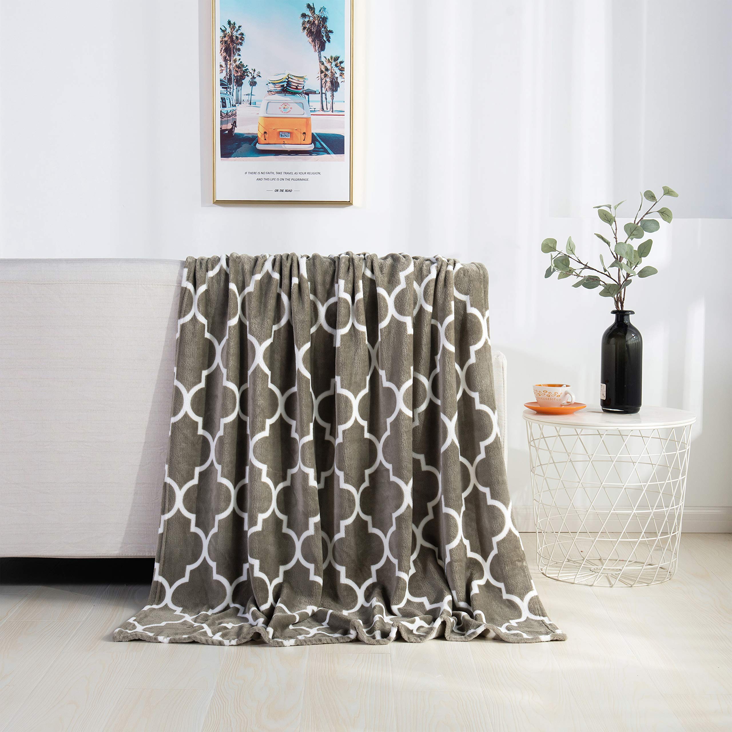 Elegant Comfort Velvet Touch Ultra Plush Christmas Holiday Printed Fleece Throw/Blanket-50 X 60Inch, (Quatrefoil Gray)