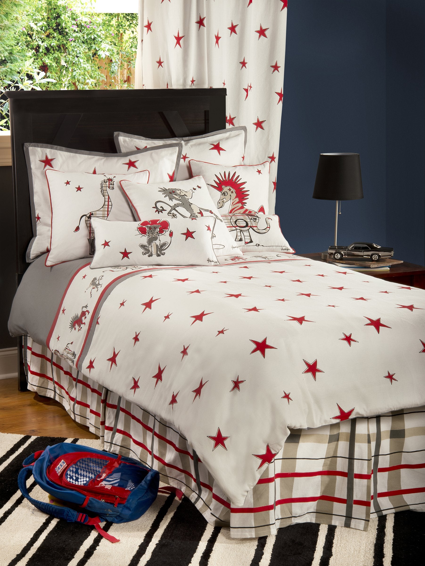 Rizzy Home | BT1489 | Polyester Comforter | 68"x86" White/Red/Gray Stars