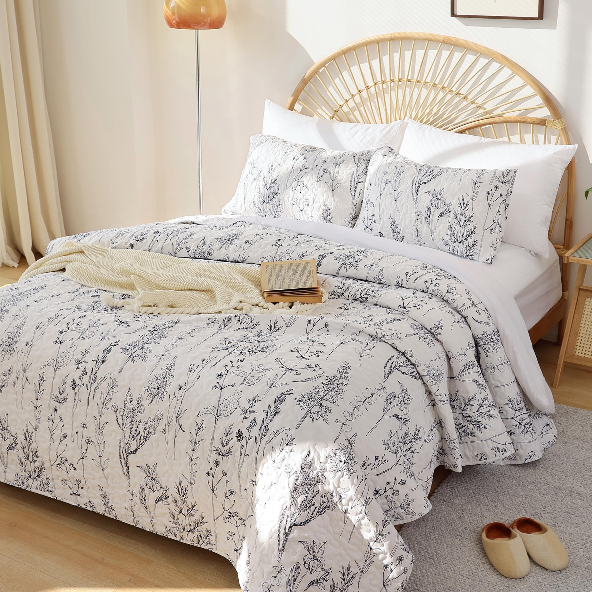 Janzaa Quilts Queen Size White Floral Bed Spread With Black Botanical Pattern Boho Queen Quilt Bedding Set Soft Lightweight Micr