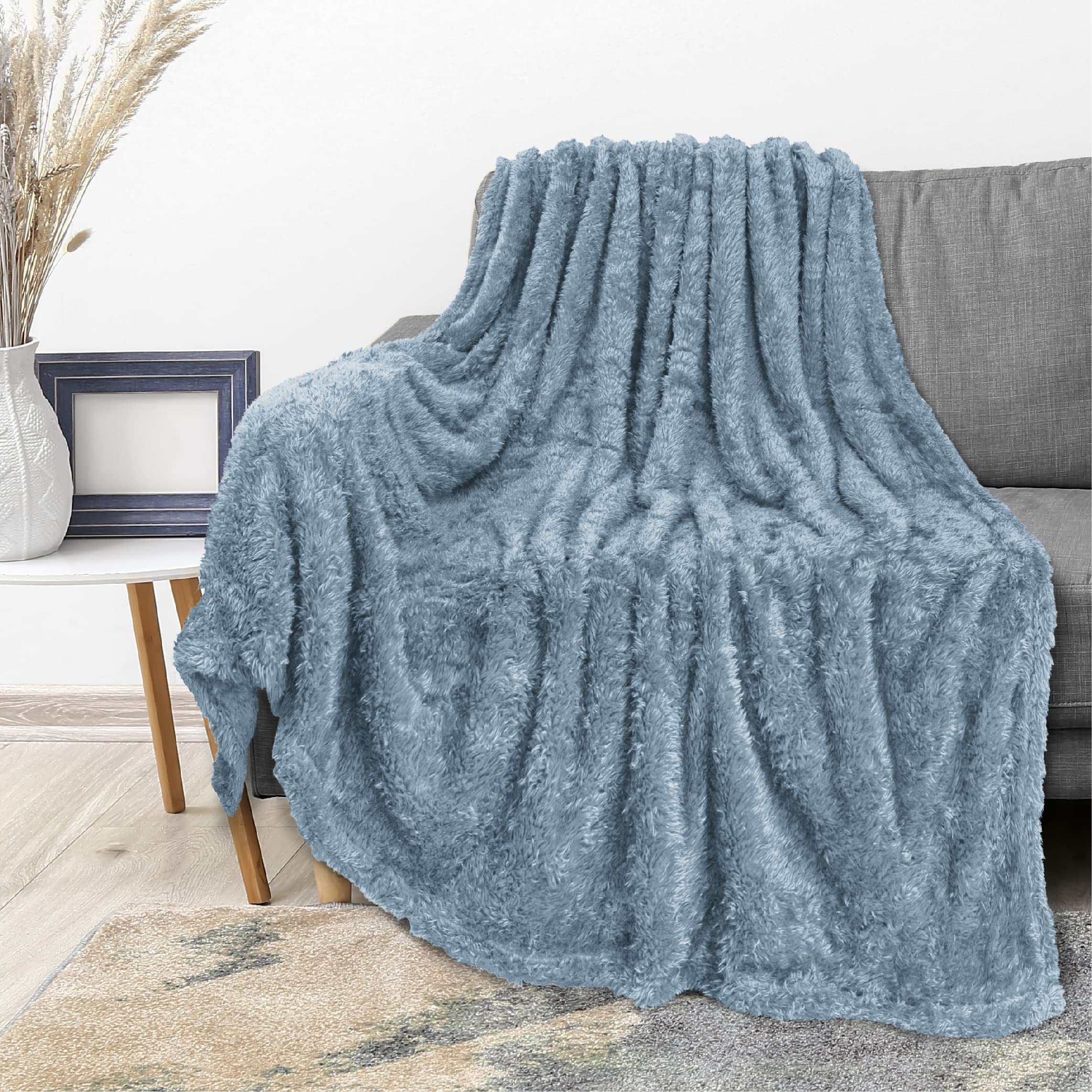 Pavilia Plush Sherpa Throw Blanket For Couch Sofa | Soft Fluffy Shaggy Fleece Blanket | Fuzzy, Cozy, Warm Microfiber Throw Solid