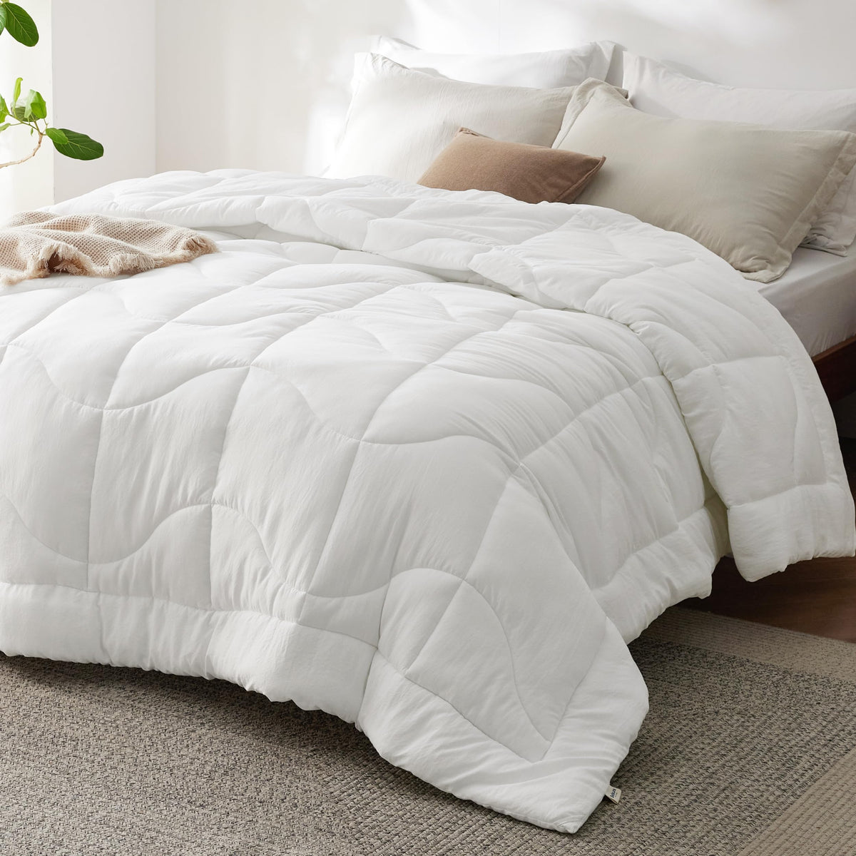 Bedsure Comforters Queen Size - Down Alternative Comforter For All Season, Butterysoft Prewashed Duvet With 4 Tabs, Lightweight