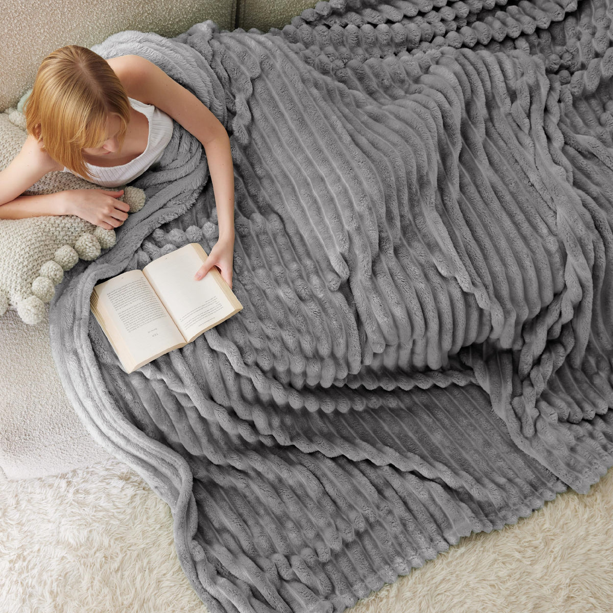 Bedsure Frost Gray Fleece Blanket For Couch - Super Soft Cozy King Blankets For Women, Cute Small Blanket For Girls, 108X90 Inch