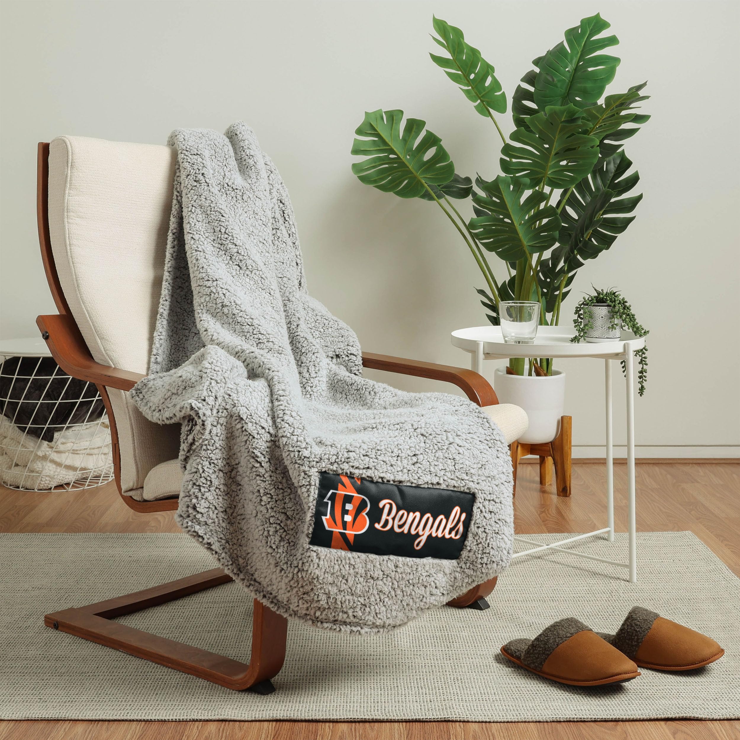 Foco Cincinnati Bengals Nfl Big Logo Cloud Sherpa Blanket