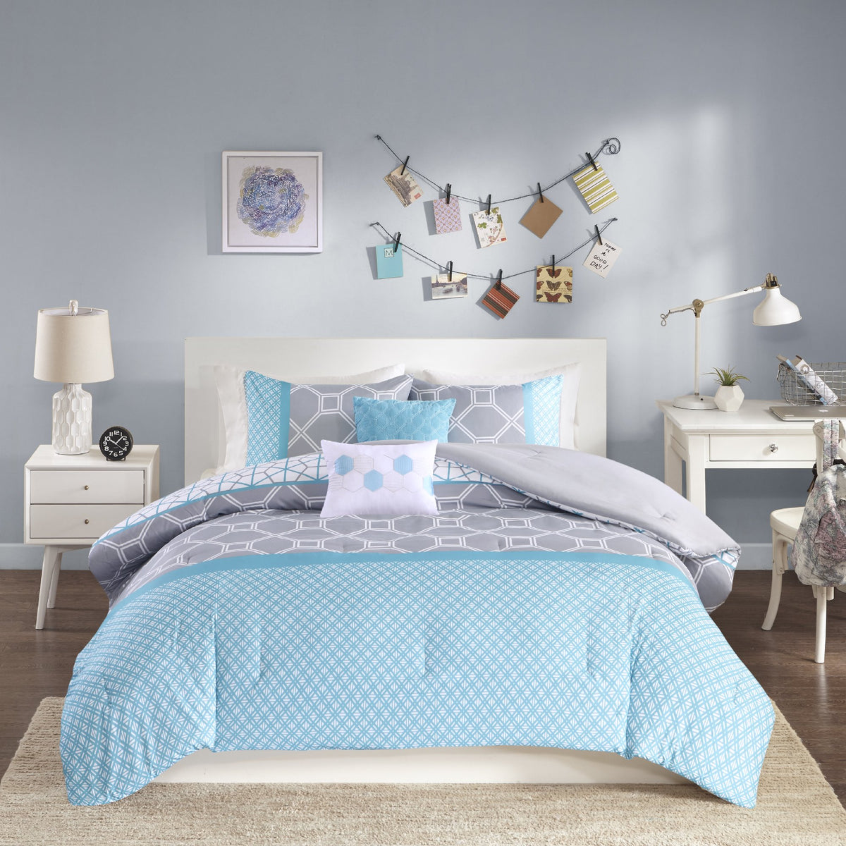 Intelligent Design Clara -All Seasons Comforter Set -5 Piece - Blue - Geometric Pattern - Full/Queen Size - Includes 1 Comforter