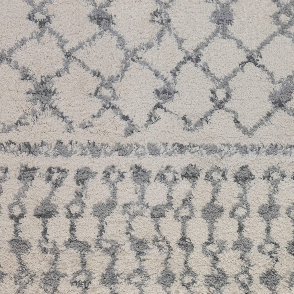 HomeRoots 531963 7 x 9 ft. Gray & Ivory Geometric Shag Rectangle Area Rug