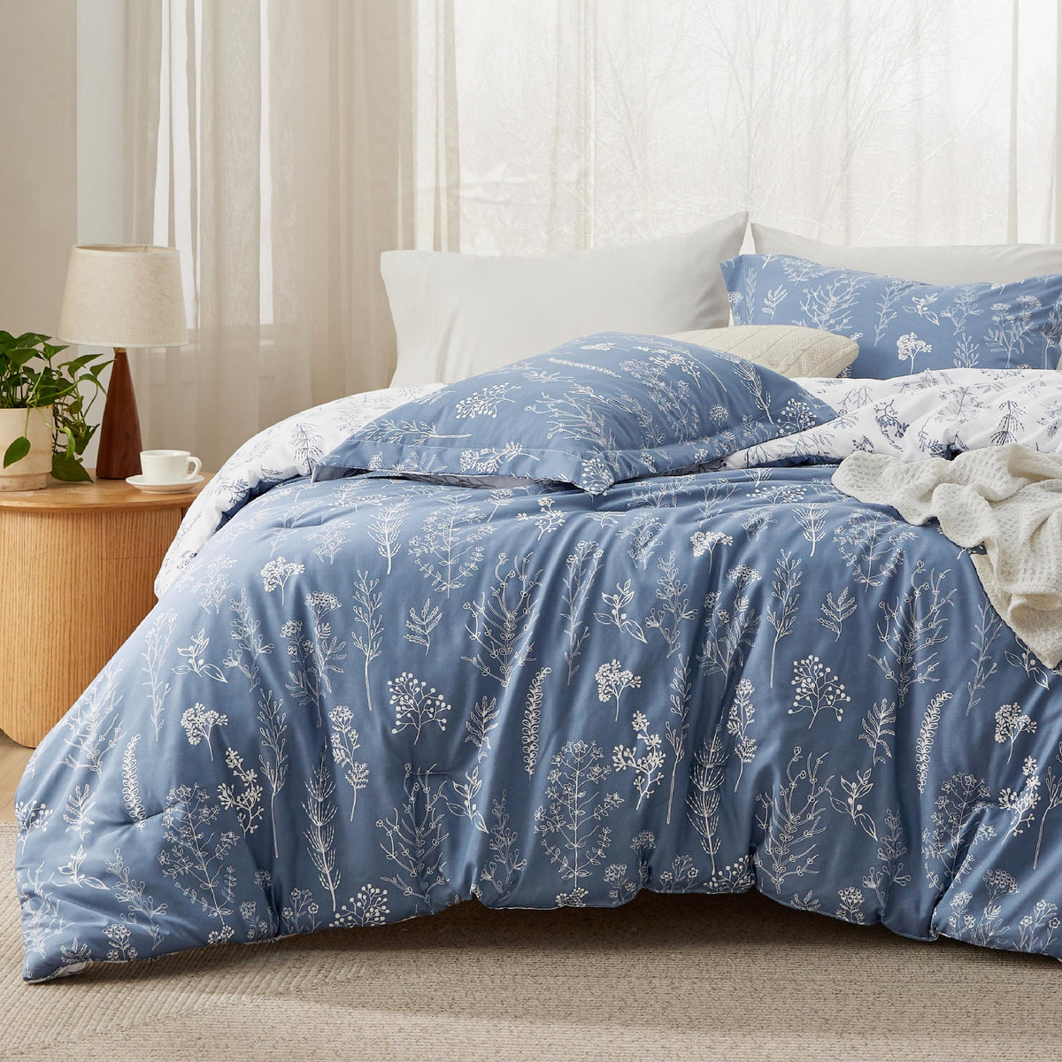 Bedsure Queen Comforter Set - Infinity Blue Comforter, Cute Floral Bedding Comforter Sets, Gifts For Woman, 3 Pieces, 1 Soft Rev