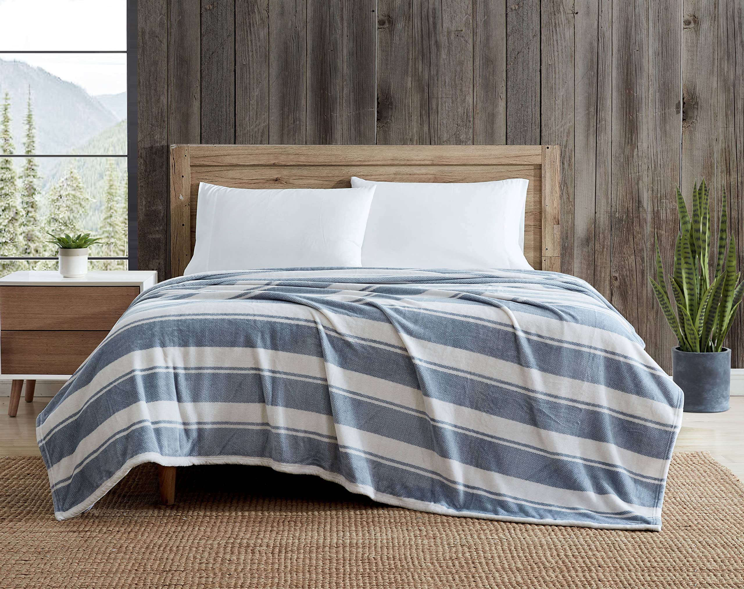 Eddie Bauer - Queen Blanket, Ultra Plush Bedding, Lightweight Home Decor For All Seasons (Stones Throw Stripe, Queen)