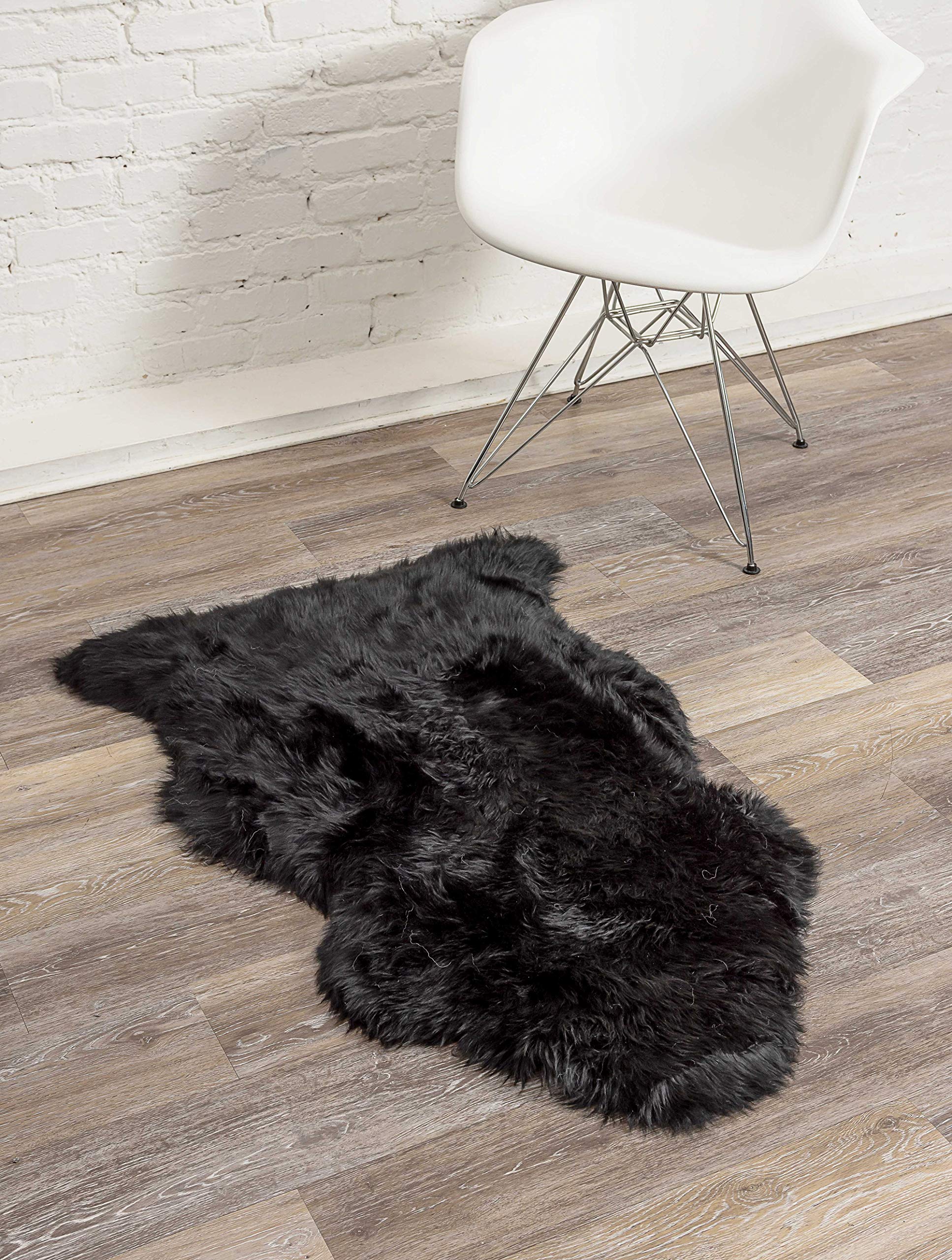 HomeRoots 2' X 3' Black New Zealand Natural Sheepskin Rug