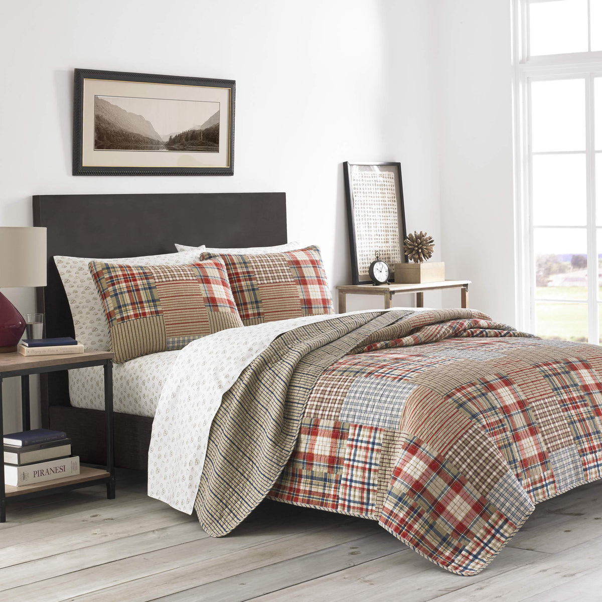 Eddie Bauer - King Quilt Set, Reversible Cotton Bedding With Matching Shams, Lightweight Home Decor For All Seasons (Hawthorne B
