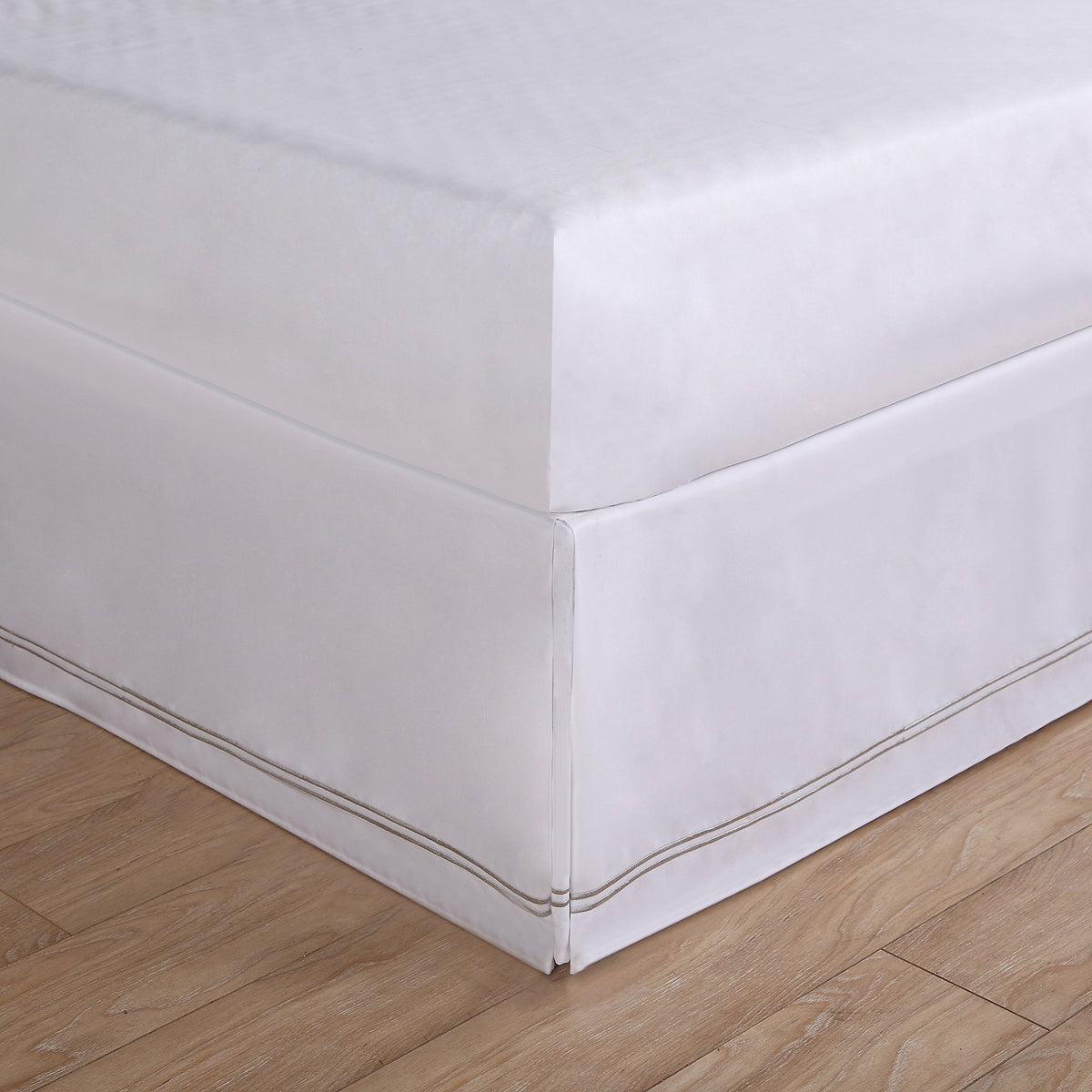 Levinsohn Luxury Hotel Tailored Bed Skirt - Baratta Stitched Hem Silver, Queen