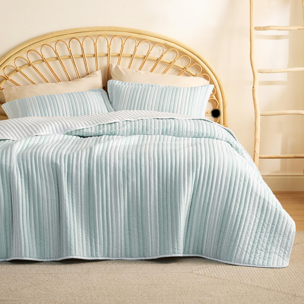 Bedsure Striped Quilt Set Queen - Reversible Aqua Quilt Bedding Set, 3 Pieces Lightweight Bedspread, Soft Microfiber Coverlet Se