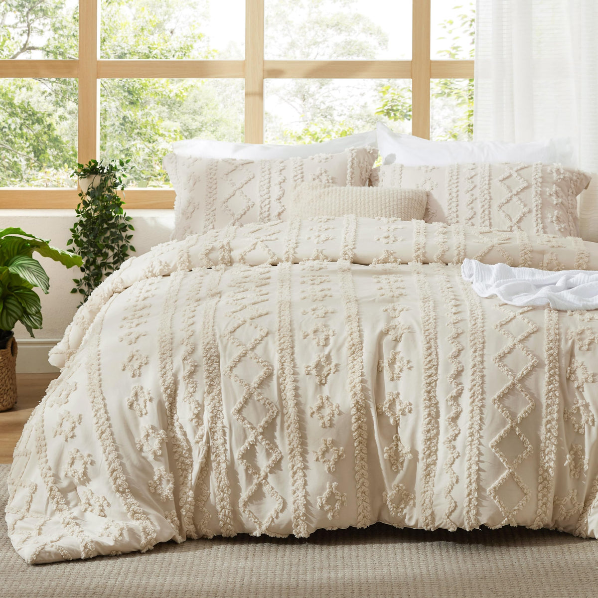 Bedsure Boho Tufted King Comforter Set - White Boho King Size Bed Set, 3 Pieces Farmhouse Shabby Chic Embroidery Bedding, Soft F