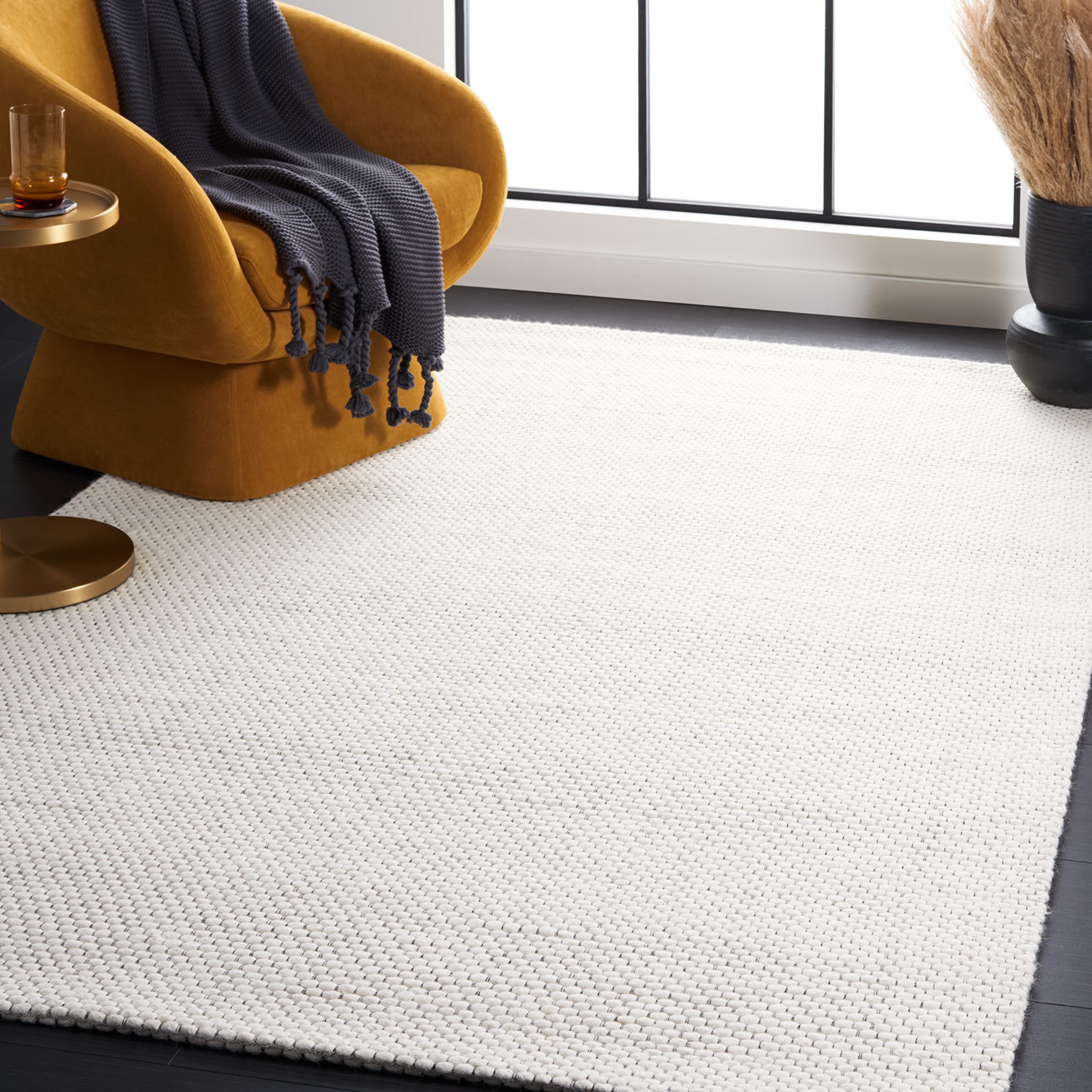 SAFAVIEH Natura Collection Accent Rug - 4 x 6, Ivory, Handmade Solid Wool, Ideal for High Traffic Areas in Entryway, Living Ro
