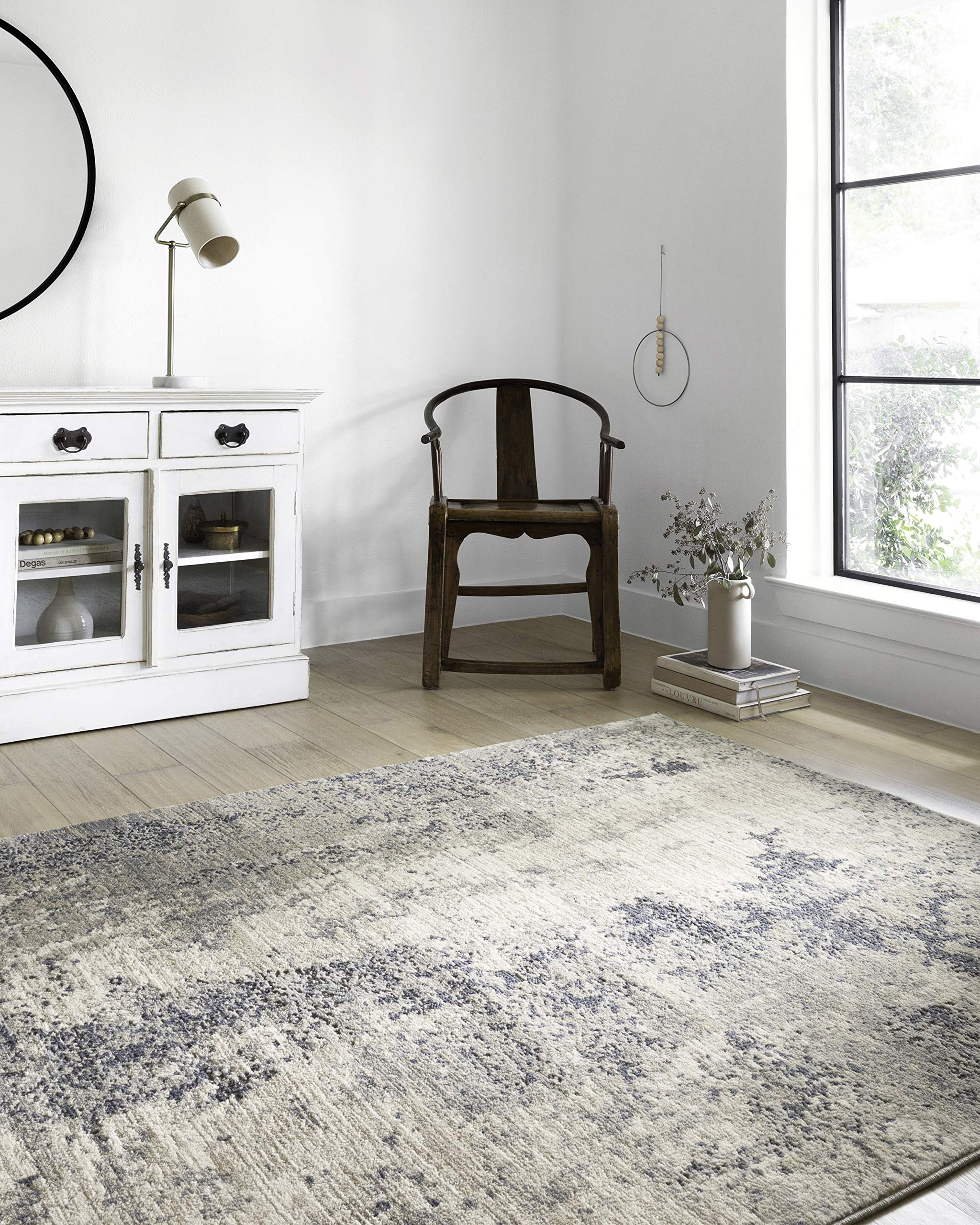 Loloi Teagan Collection 3-4 x 5-7 Accent Rug in Natural/Denim - Large Area Rug, Soft Neutral Rug, High-Traffic Area Rug for Li