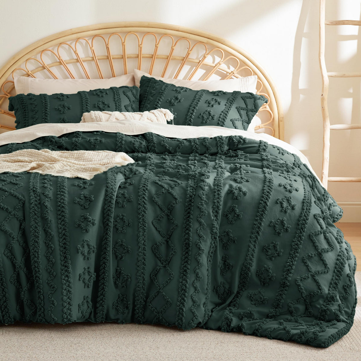 Bedsure Tufted Boho Comforter Set Queen Size - Dark Emerald Green Boho Bedding Comforter Set, 3 Pieces Farmhouse Shabby Chic Emb