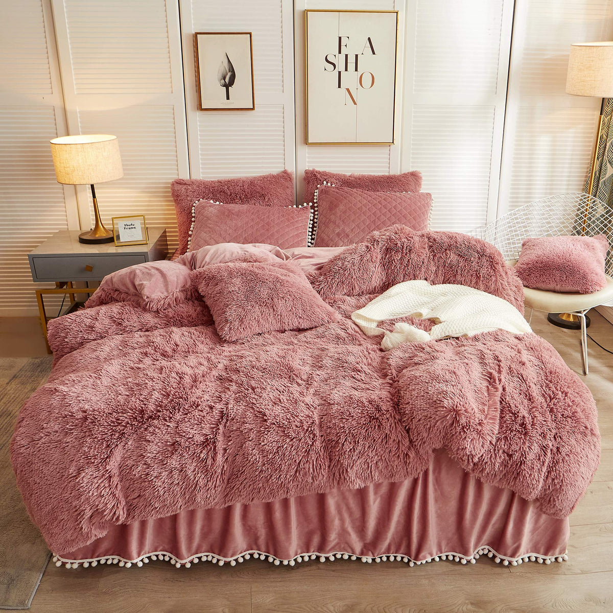 Liferevo Luxury Plush Shaggy Duvet Cover Set, Ultra Soft Fluffy Furry Duvet Cover Set(1 Faux Fur Fuzzy Comforter Cover + 2 Pompo