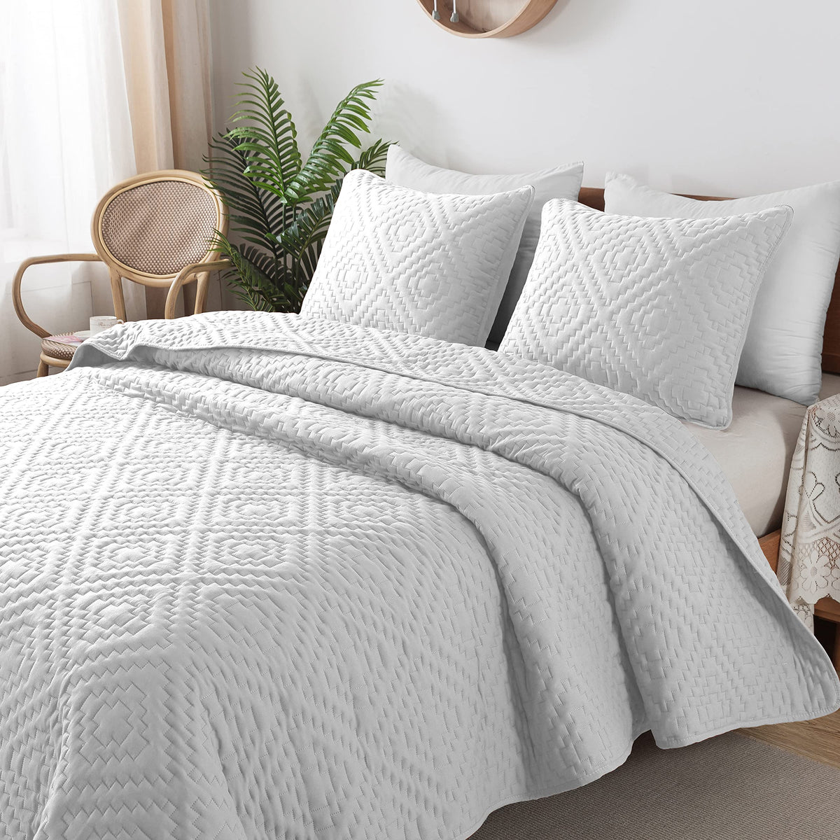 R.Share White King Size Quilt Bedding Sets With Pillow Shams, Boho Lightweight Soft Bedspread Coverlet, Quilted Blanket Thin Com