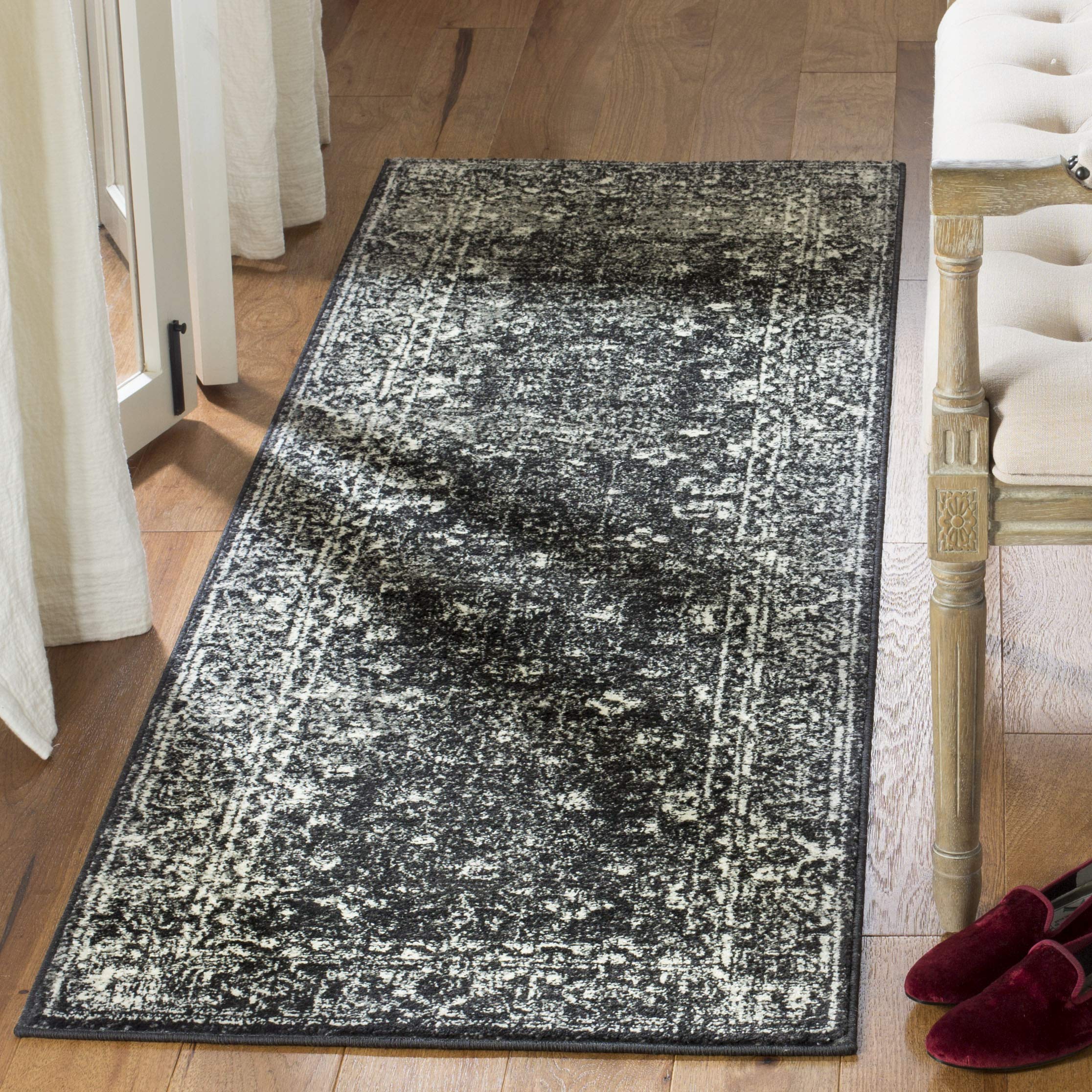 SAFAVIEH Evoke Collection 22 x 5 Charcoal / Ivory EVK270K Shabby Chic Distressed Non-Shedding Living Room Bedroom Area Rug