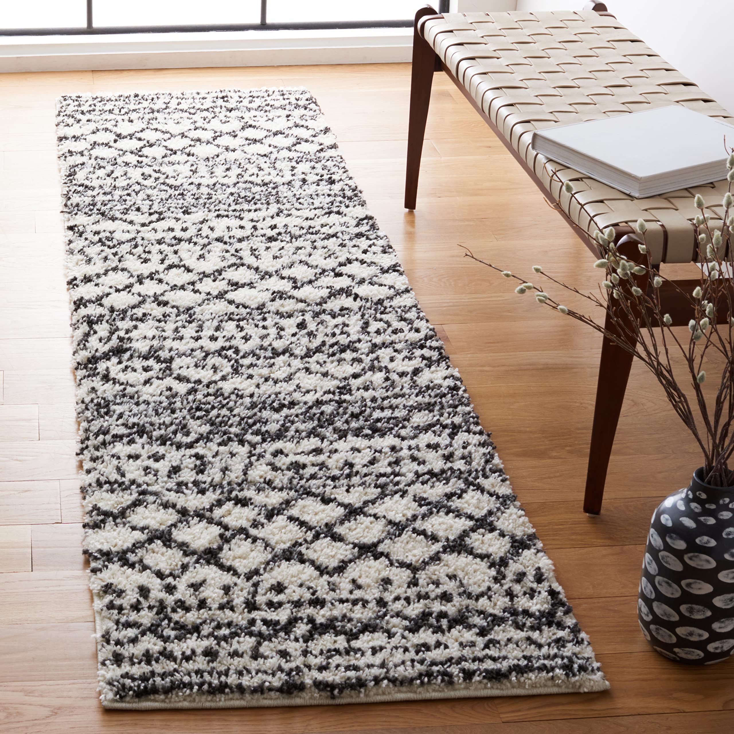 Safavieh Arizona Shag Collection Runner Rug - 23 x 12, Ivory & Black, Moroccan Design, Non-Shedding & Easy Care, 1.6-inch Thic