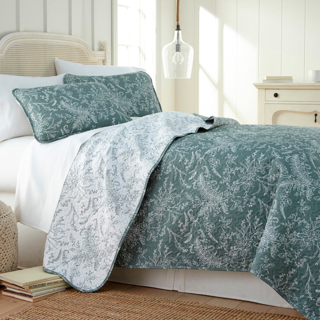 Southshore Fine Living, Inc. Reversible Oversized Quilt Bedding Set, Printed Floral Soft Coverlet Bedspread 3-Piece With Two Mat