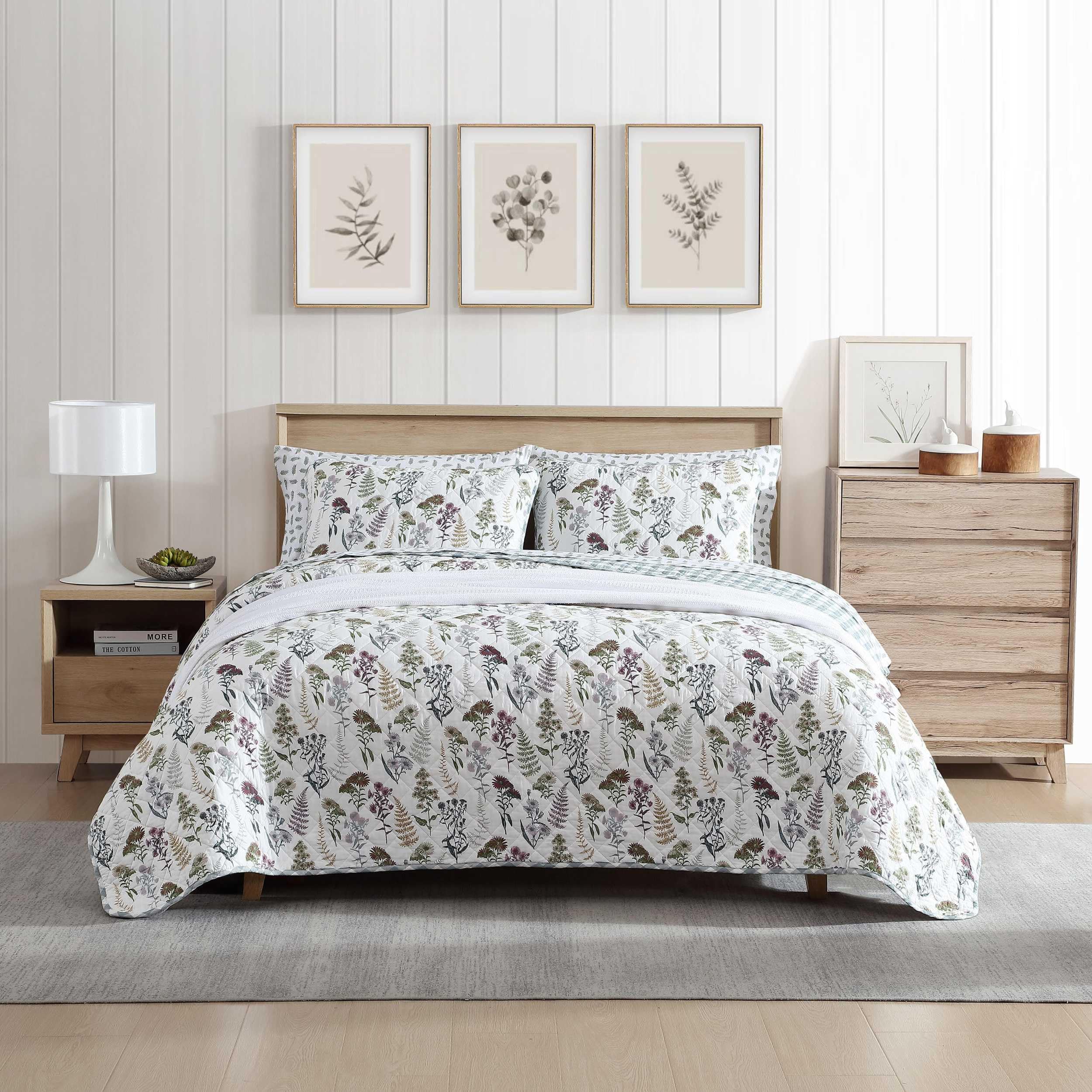Eddie Bauer - King Quilt Set, Reversible Cotton Bedding With Matching Shams, Classic Floral Home Decor With Plaid Reverse (Flowe