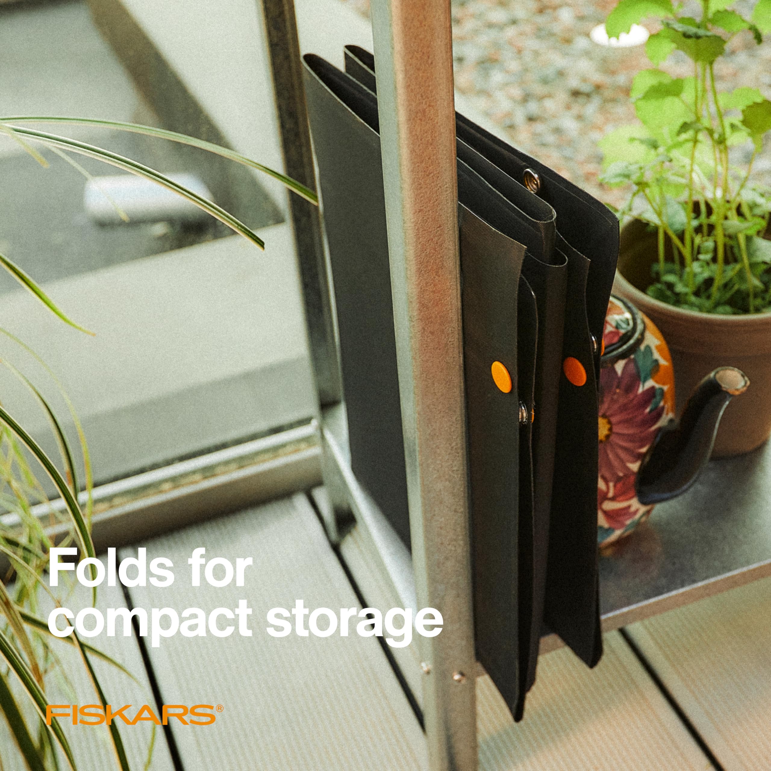 Fiskars Large Repotting Mat For Indoor Garden Transplanting And Soil Mess Control, Foldable And Water Resistant, 32.5' X 17.5'