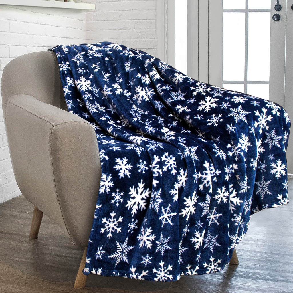 PAVILIA Christmas Throw Blanket | Navy Snowflake Christmas Fleece Blanket | Soft, Plush, Warm Winter Cabin Throw, 50x60 (Navy/Wh