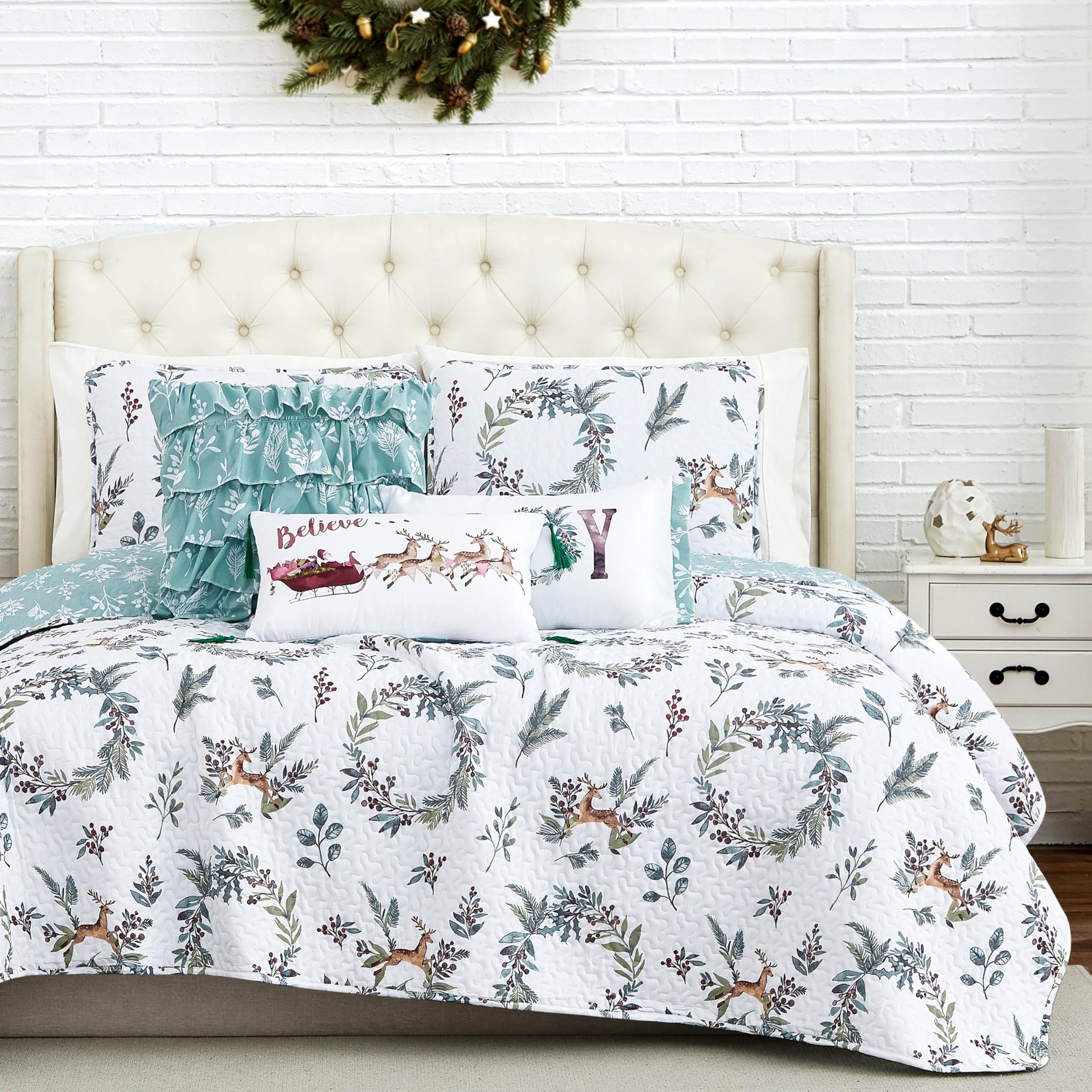 Southshore Fine Living, Inc. Christmas Quilt Set, Queen/Full Size 6-Piece Christmas Bedding Set W/Shams & Throw Pillows; Reversi