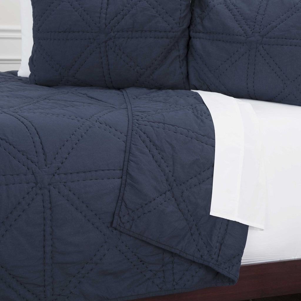 Rizzy Home | Bq4709 | Polyester Quilt | 106"X92" Blue/Neutral/ Solid