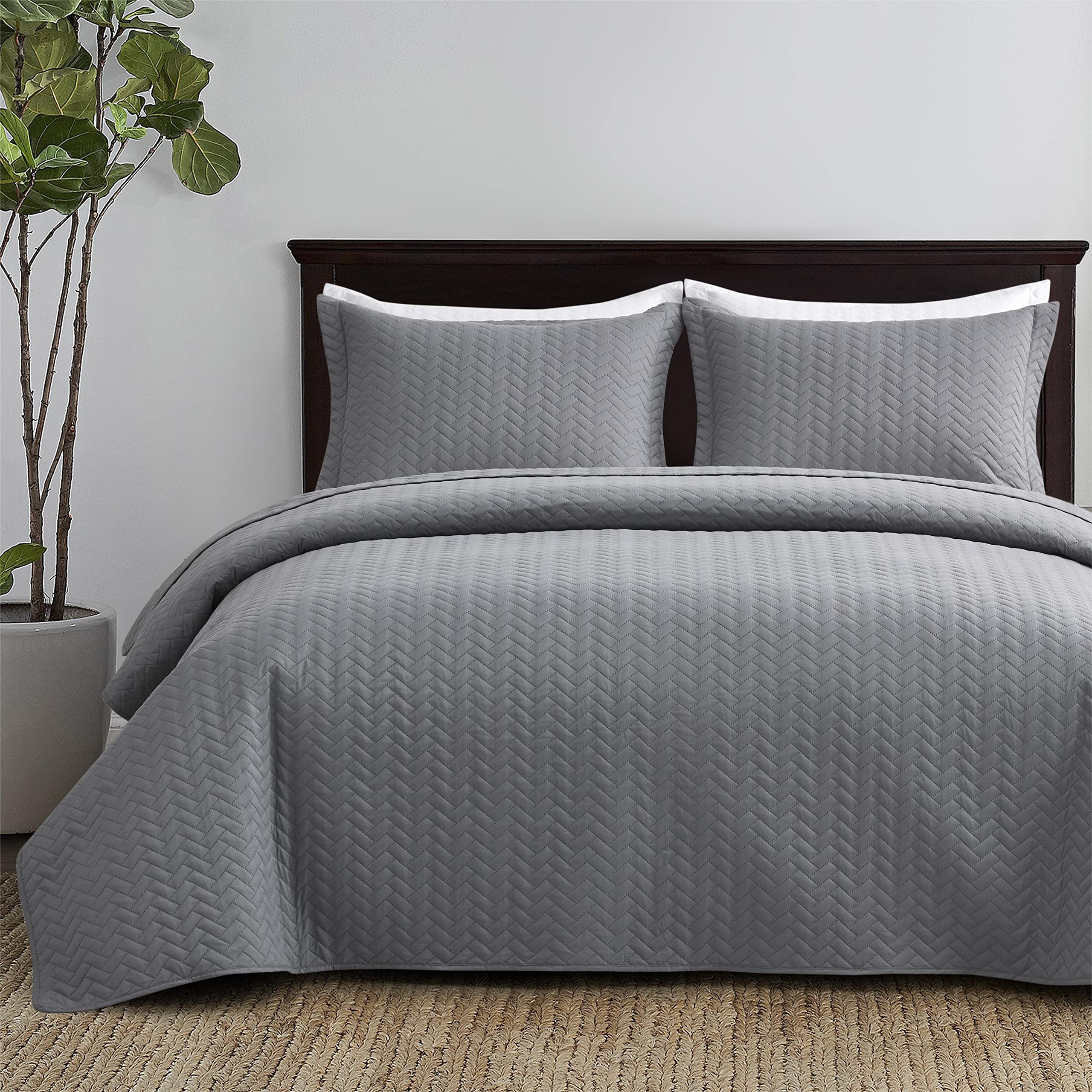 Maple&Stone Quilt Set King Size, Lightweight Grey Bedspread Ultrasonic Chevron Pattern Light Coverlet For All Season Comforter B
