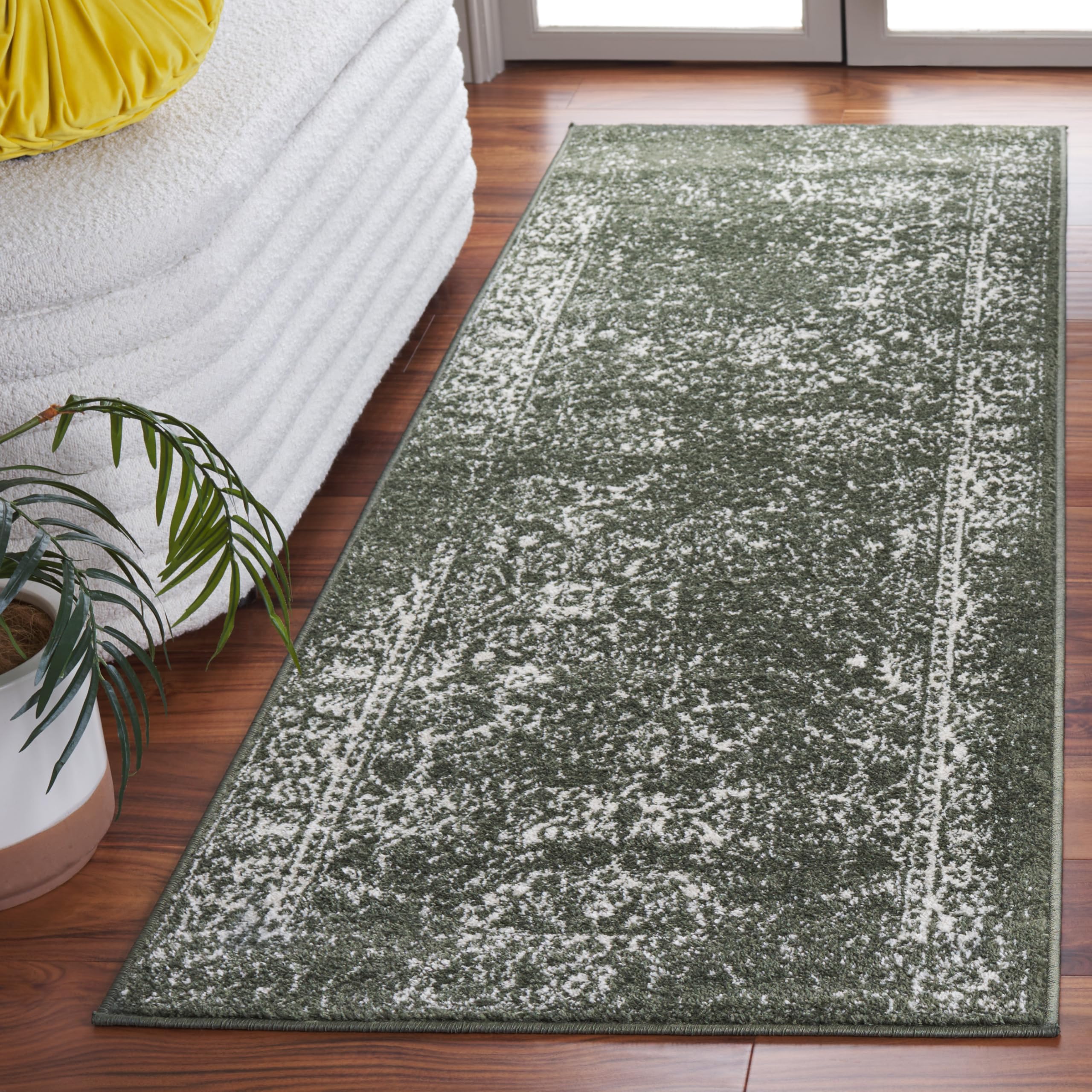 SAFAVIEH Adirondack Collection Runner - 26 x 6, Dark Green & Ivory, Distressed Design, Non-Shedding & Easy Care, Ideal for Hig