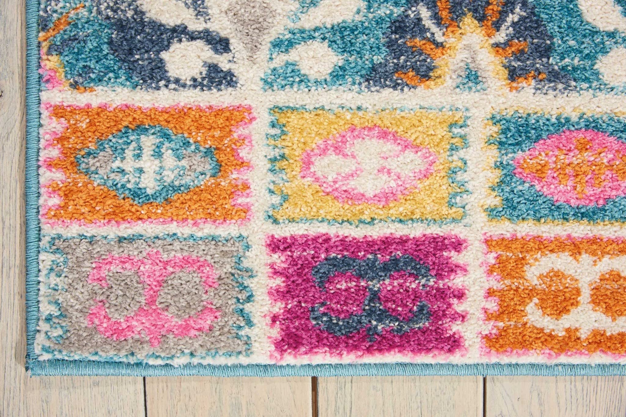 HomeRoots 100% Polypropylene 4â?? x 6â?? Multicolor Ogee Pattern Area Rug