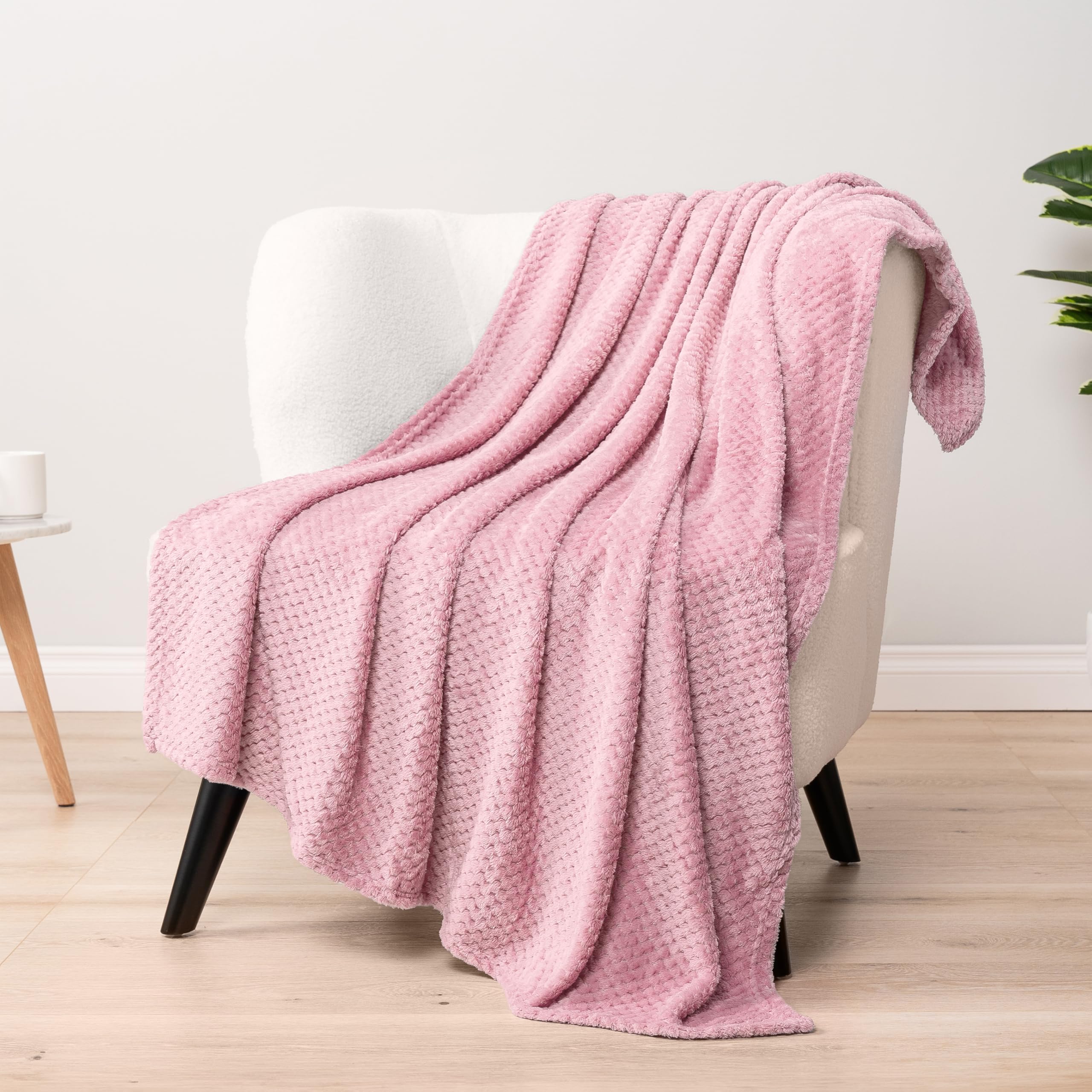 Pavilia Light Pink Throw Blanket For Couch Bed, Soft Fleece Throws For Sofa Chair, Fuzzy Waffle Textured Blanket, Cozy Warm Ligh