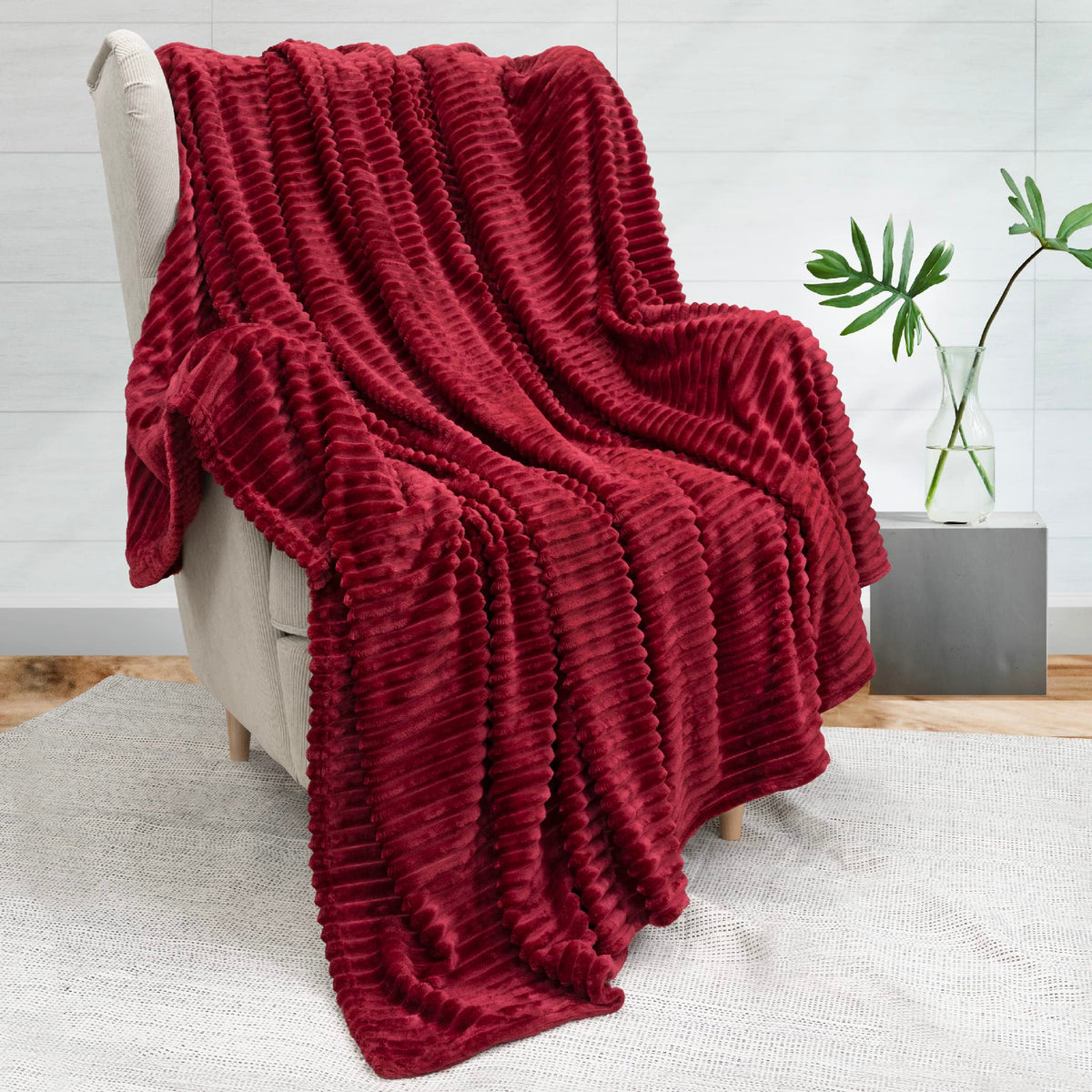 Pavilia Super Soft Fleece Throw Blanket Burgundy Wine Red, Luxury Fuzzy Plush Flannel Throw, Warm Cozy Ribbed Microfiber Blanket