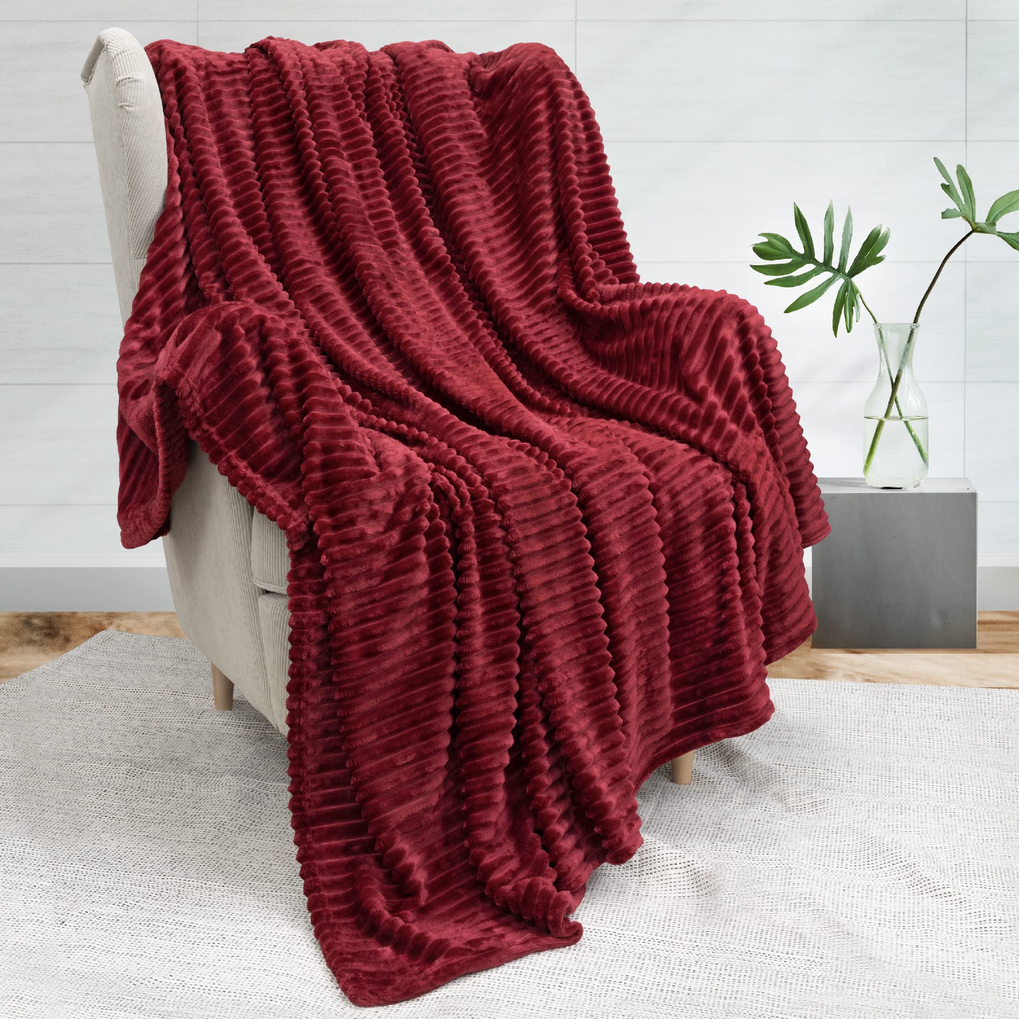 Pavilia Super Soft Fleece Throw Blanket Burgundy Wine Red, Luxury Fuzzy Plush Flannel Throw, Warm Cozy Ribbed Microfiber Blanket
